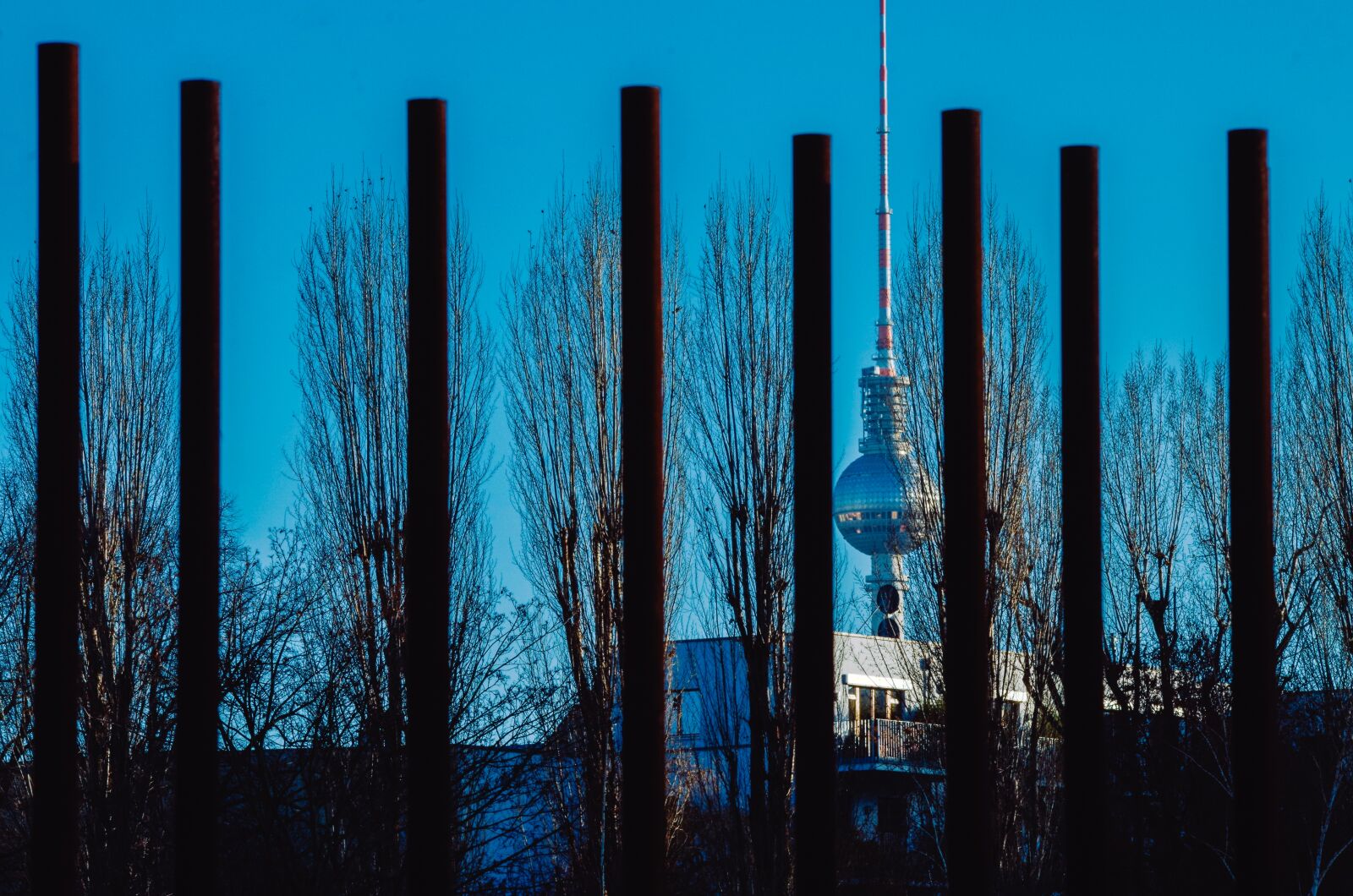 Pentax K-30 sample photo. Berlin, tv tower, separation photography