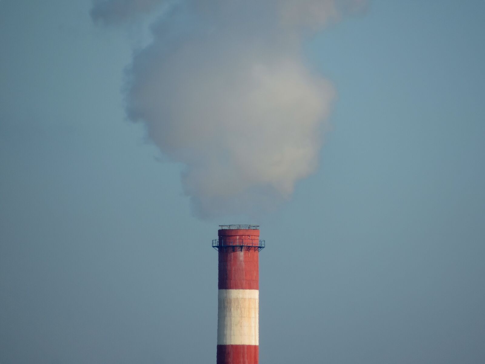 Nikon Coolpix P520 sample photo. Factory, tower, smoke, heat photography