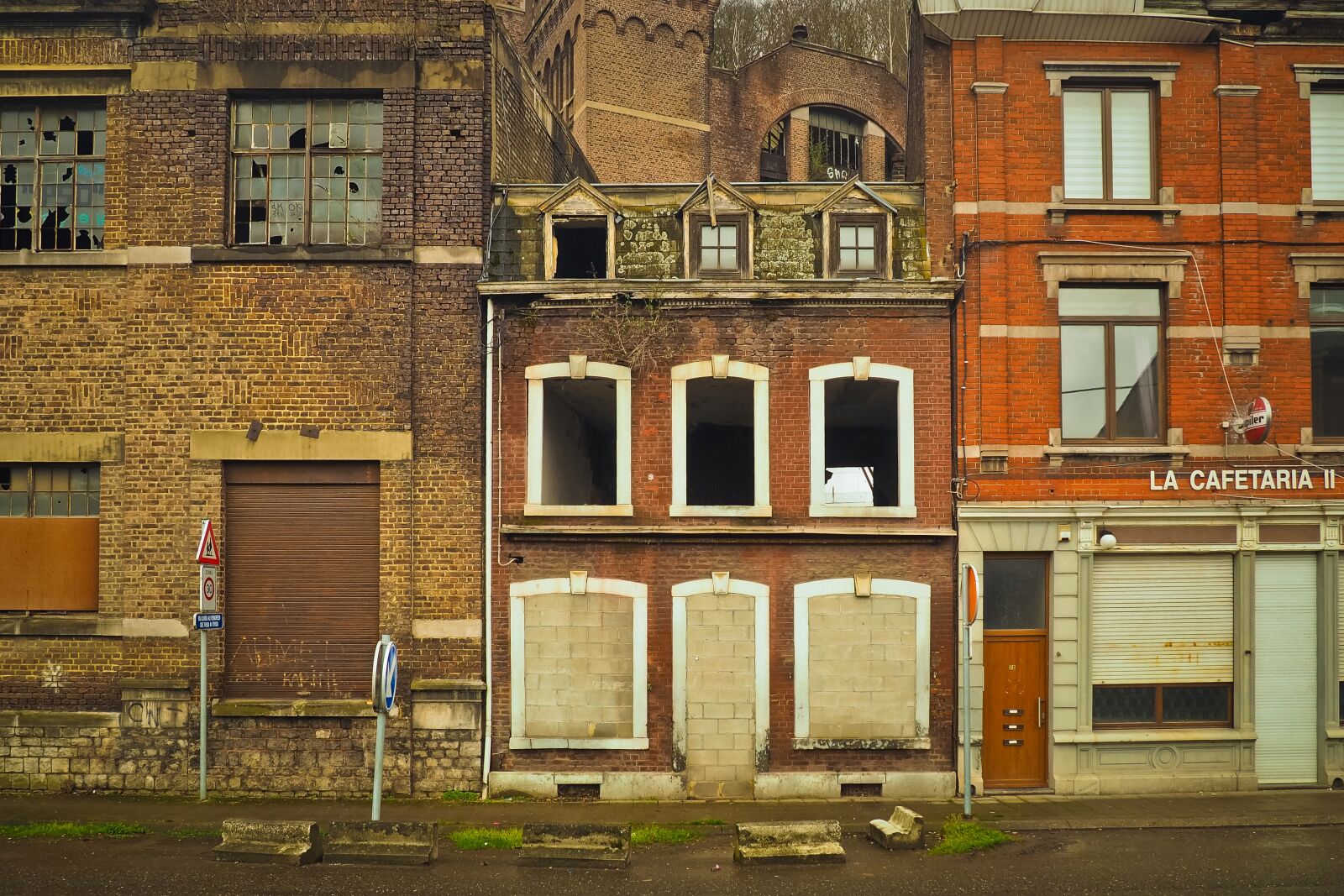 Olympus OM-D E-M10 sample photo. Lost places, row of photography