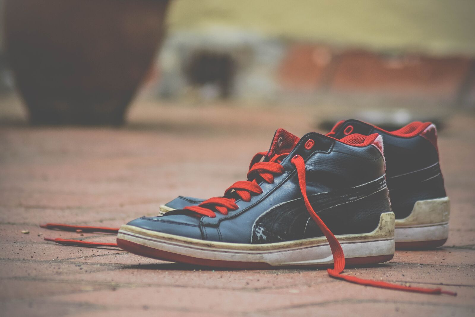 Nikon D3100 sample photo. Shoes, shoelaces, red photography