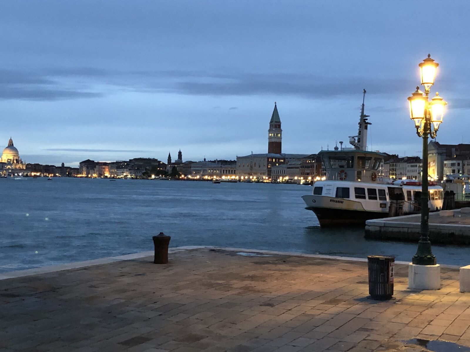 iPhone 8 back camera 3.99mm f/1.8 sample photo. Venice, evening, romantic photography