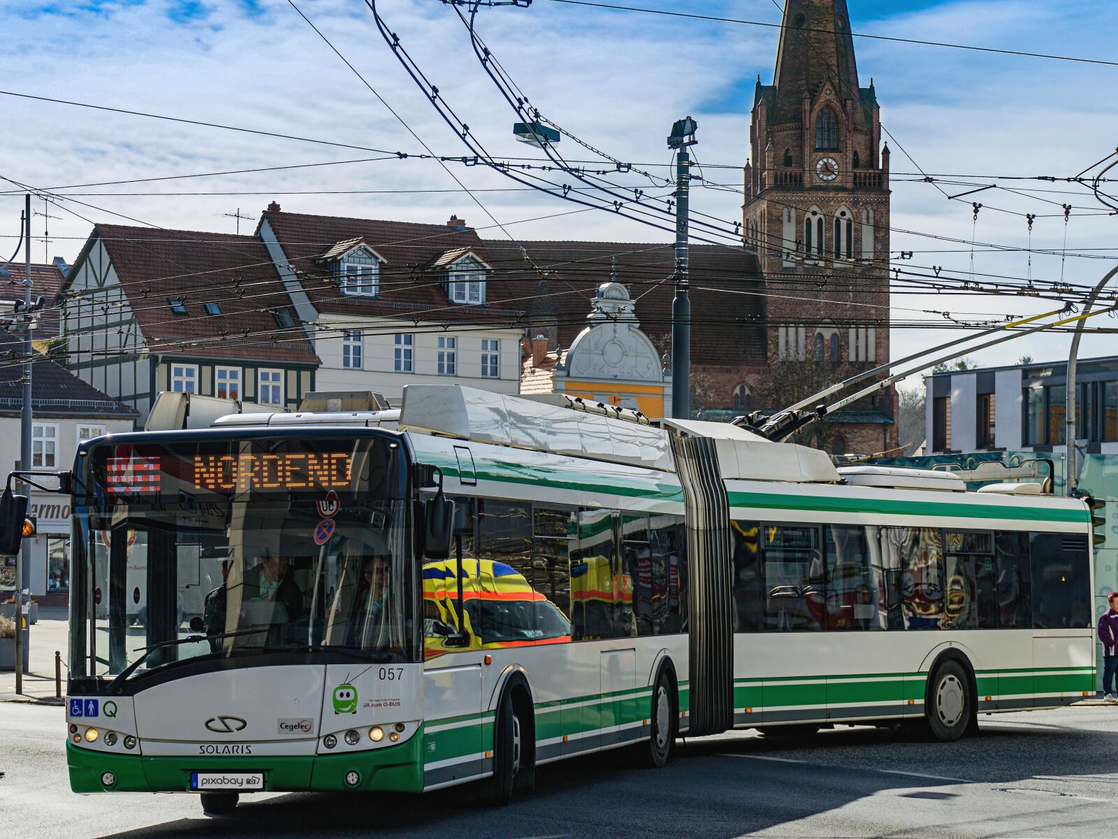 Sony a7 II + Sony FE 28-70mm F3.5-5.6 OSS sample photo. O - bus, bus photography