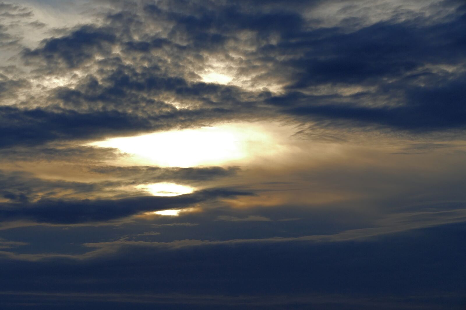 Panasonic Lumix DMC-FZ1000 sample photo. Sky, the clouds, clouds photography