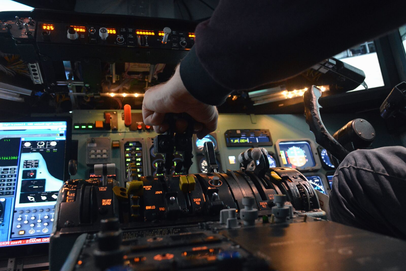 Nikon D5200 sample photo. Pilot, electronics, aviation, simulator photography