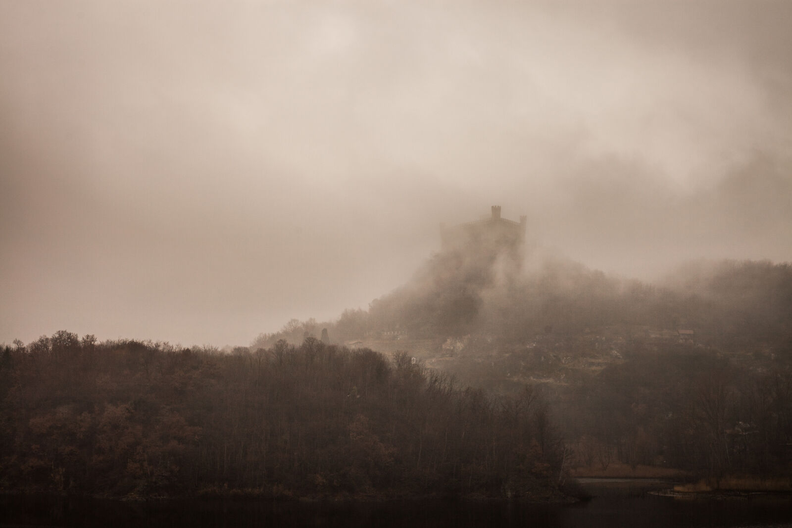 Canon EF 50mm F1.8 II sample photo. Castle, dark, ages, fog photography