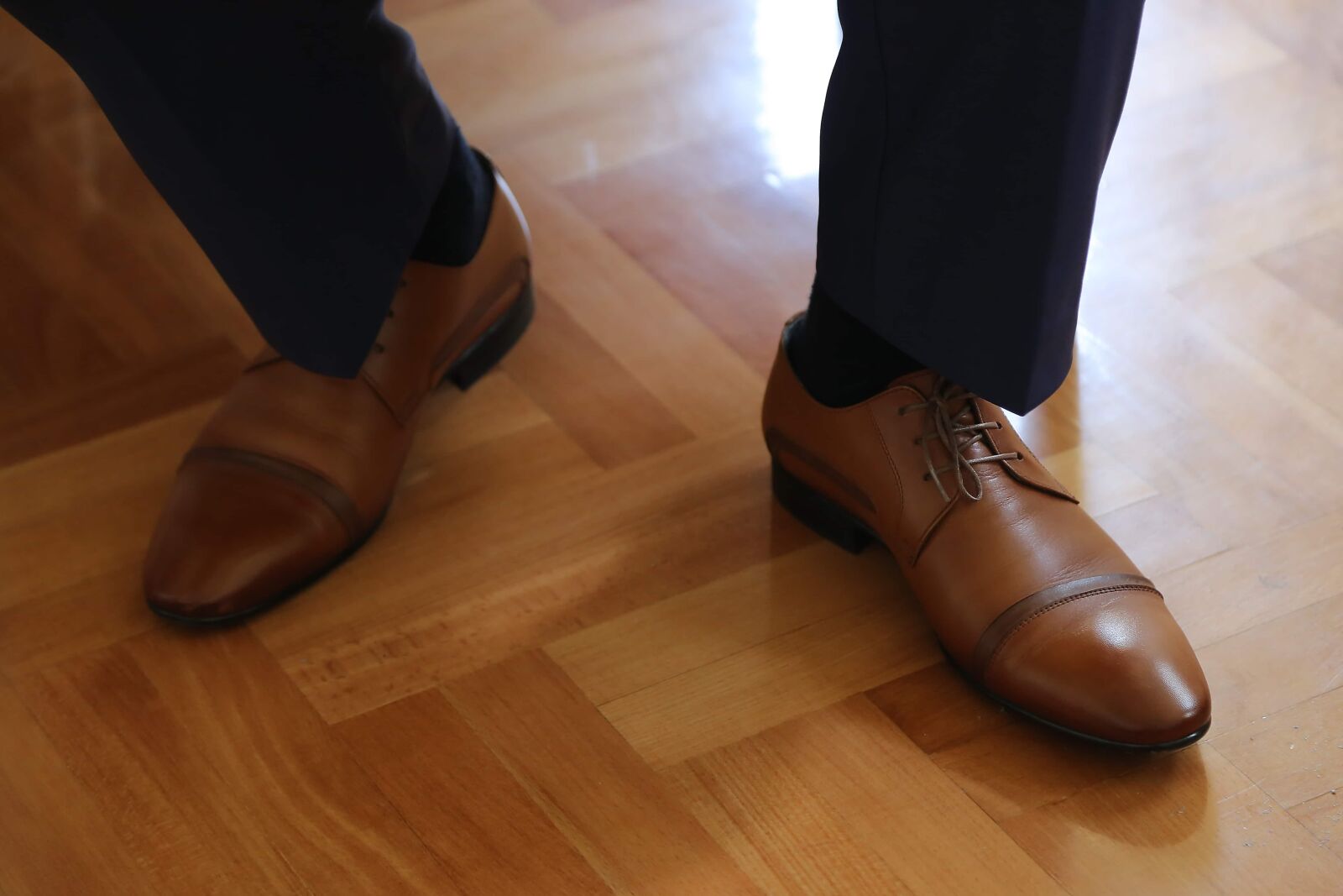 Canon EF 24-105mm F4L IS USM sample photo. Shoes, leather, light brown photography