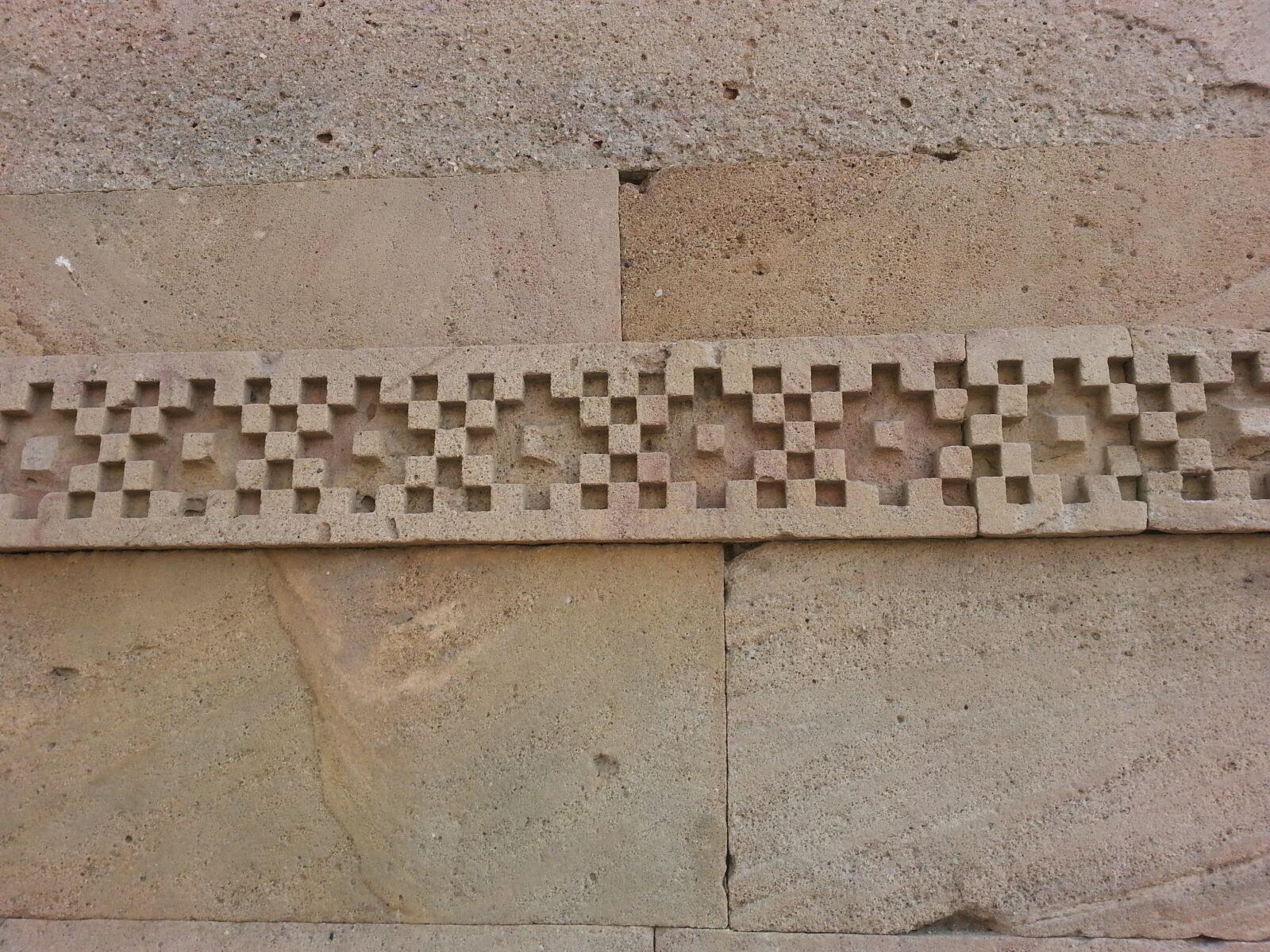 Samsung Galaxy S3 sample photo. Carving, checked design, design photography