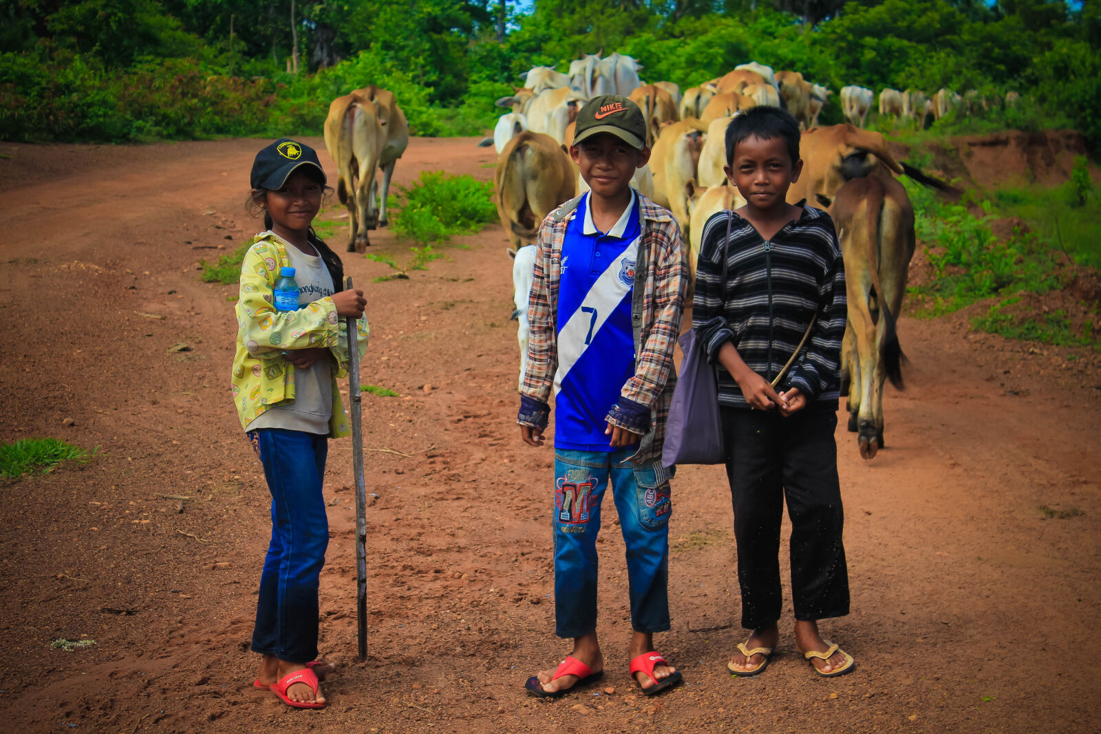 Canon EOS 1200D (EOS Rebel T5 / EOS Kiss X70 / EOS Hi) sample photo. Cambodia, rural, kid, farmer photography