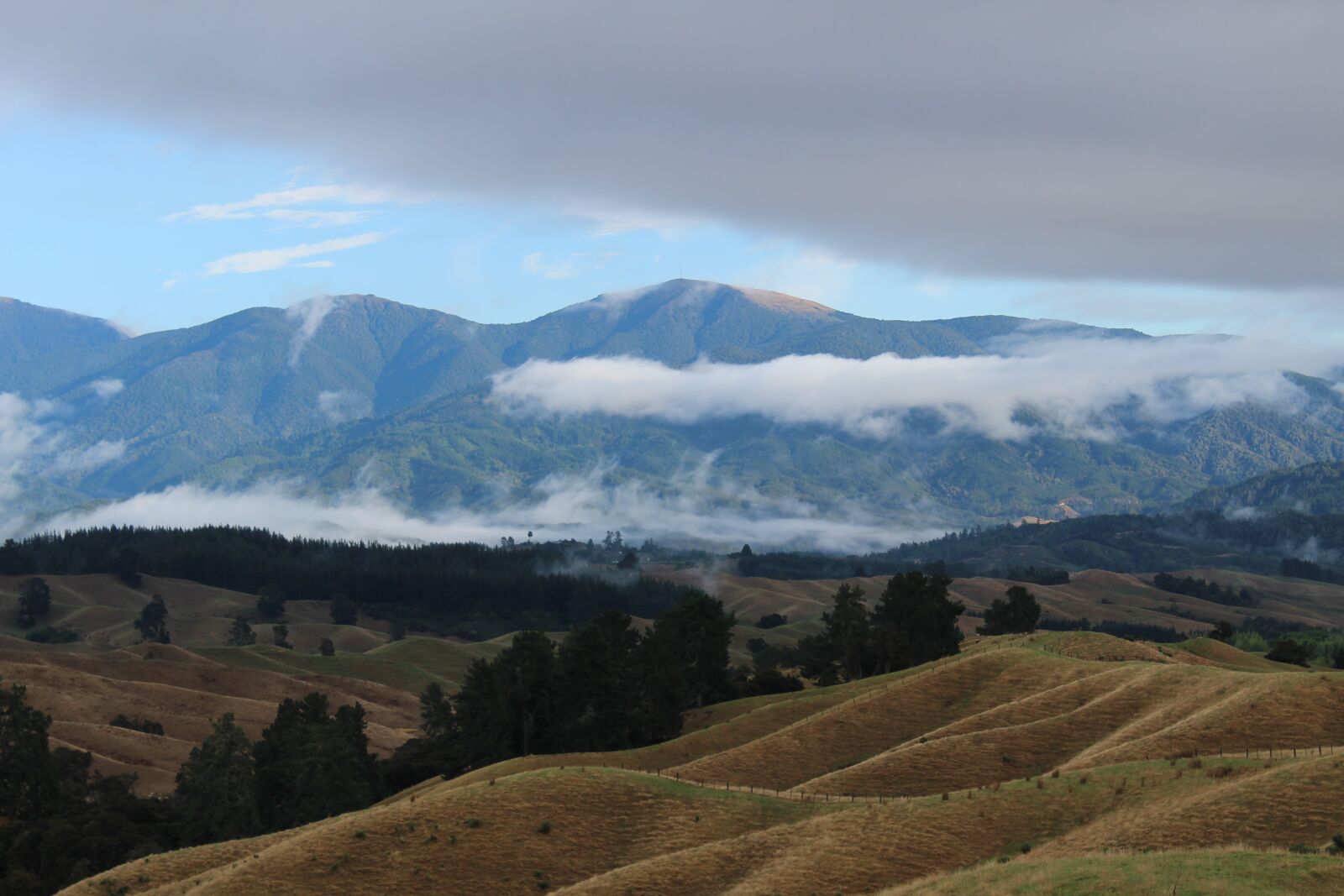 Canon EOS 1200D (EOS Rebel T5 / EOS Kiss X70 / EOS Hi) sample photo. Hills, cloud, nature photography