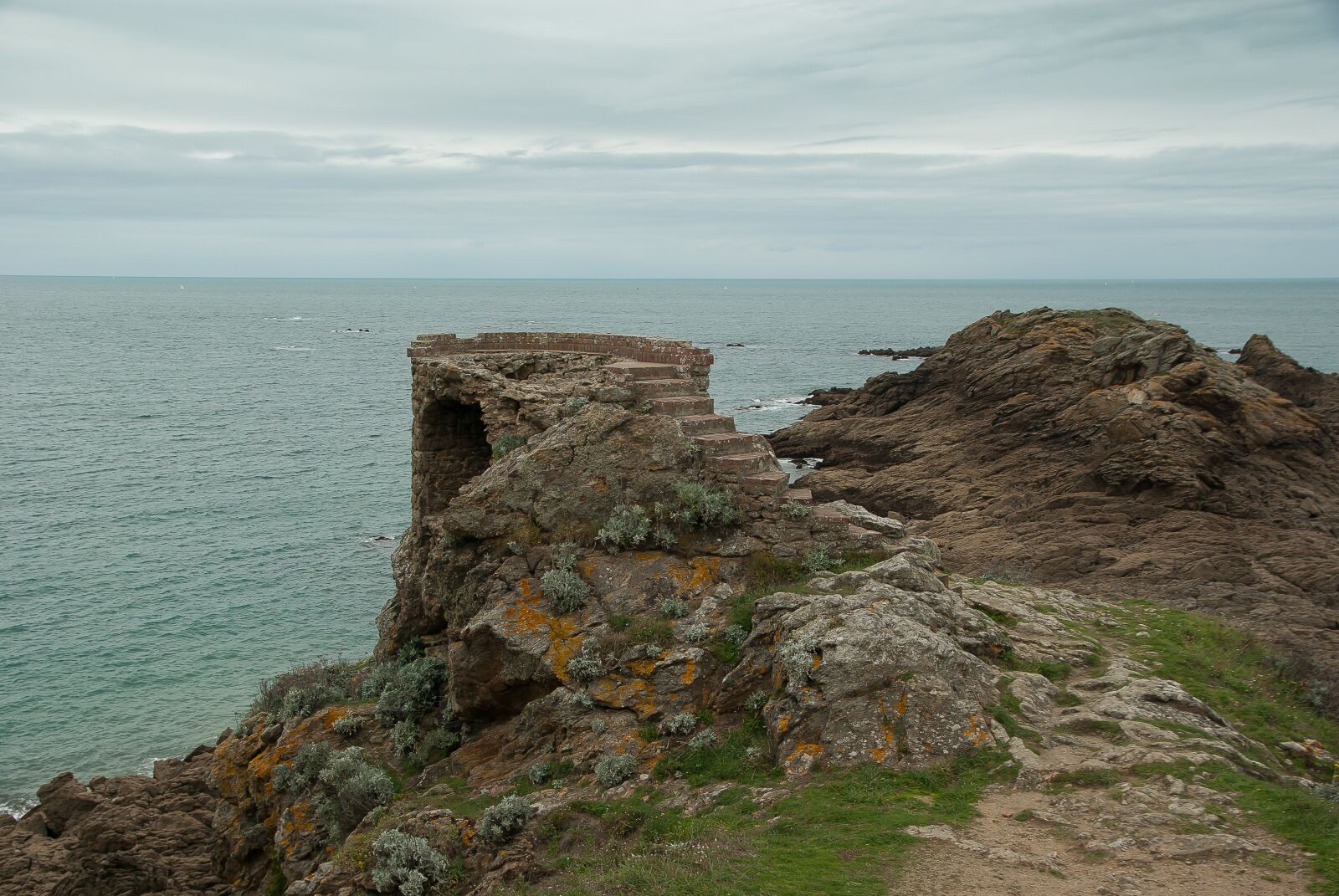 Pentax K10D sample photo. Brittany, saint-lunaire, ruin photography