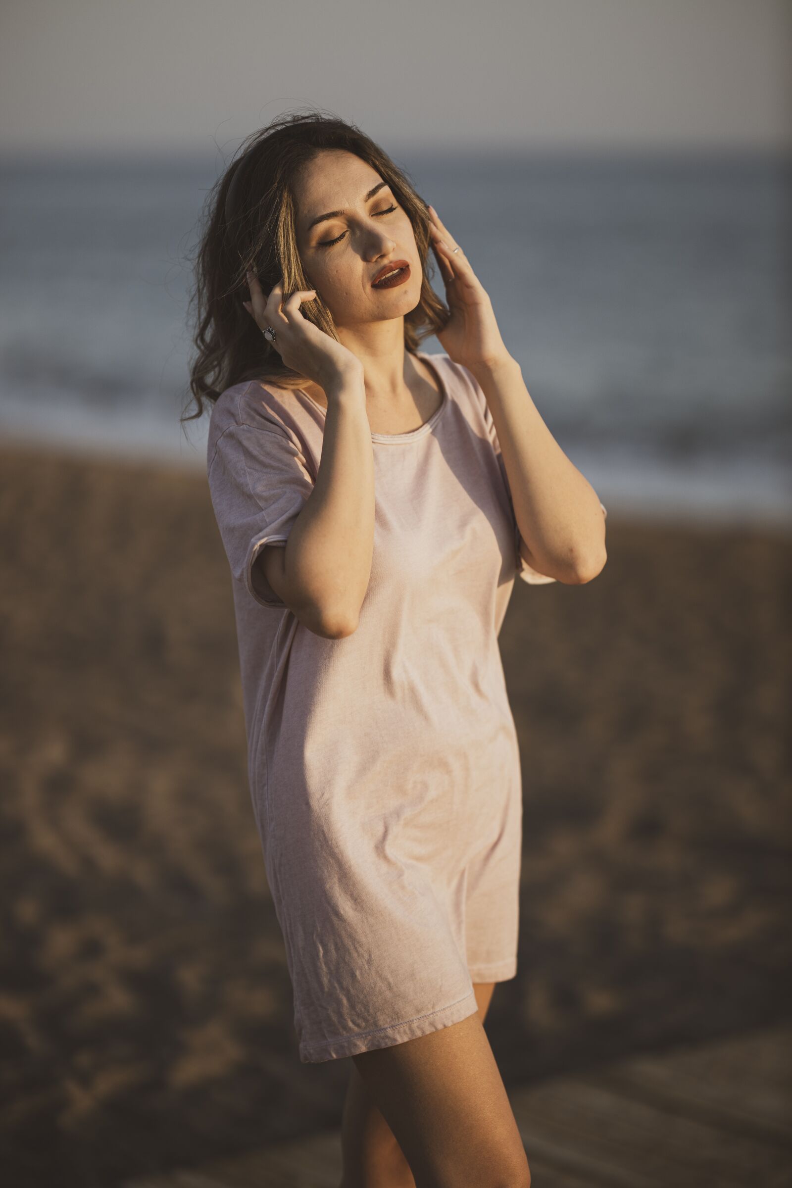 Canon RF 85mm F1.2L USM sample photo. Woman, pose, model photography