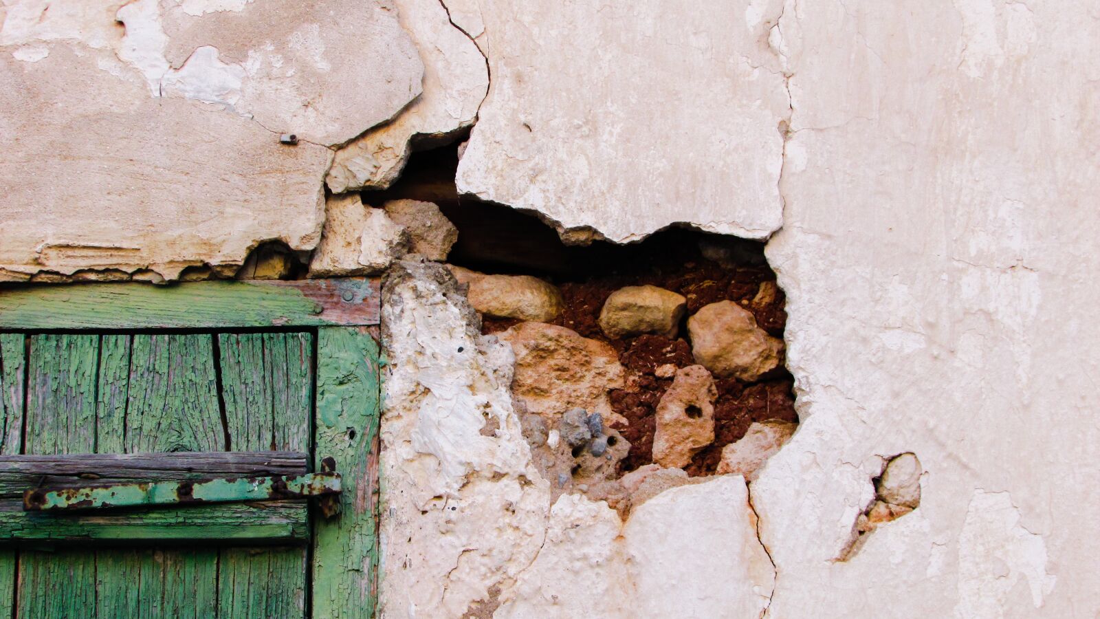 Canon PowerShot SX400 IS sample photo. Wall, crack, hole photography