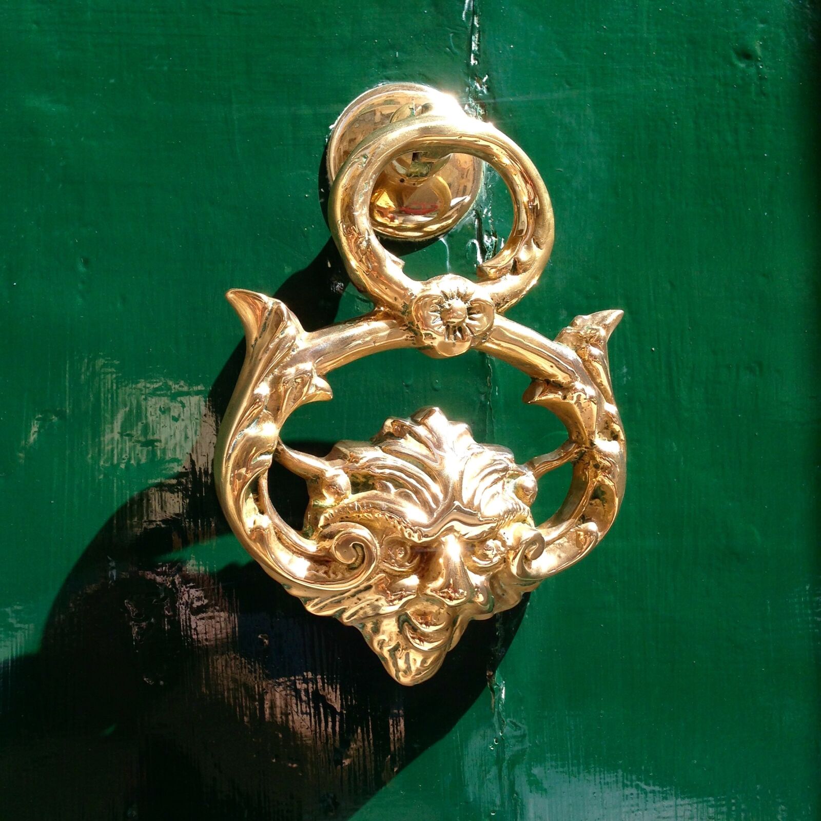 iPhone 5 back camera 4.12mm f/2.4 sample photo. Door, knocker, brass photography