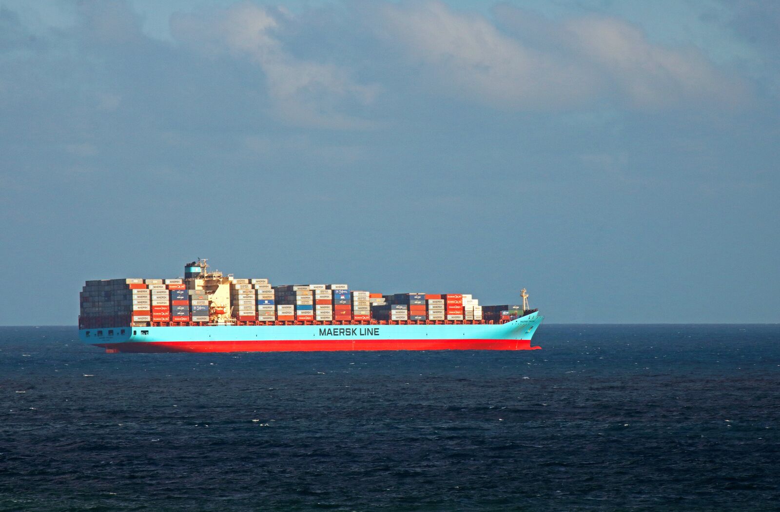 Canon EOS 760D (EOS Rebel T6s / EOS 8000D) + Canon EF-S 55-250mm F4-5.6 IS sample photo. Container ship on the photography