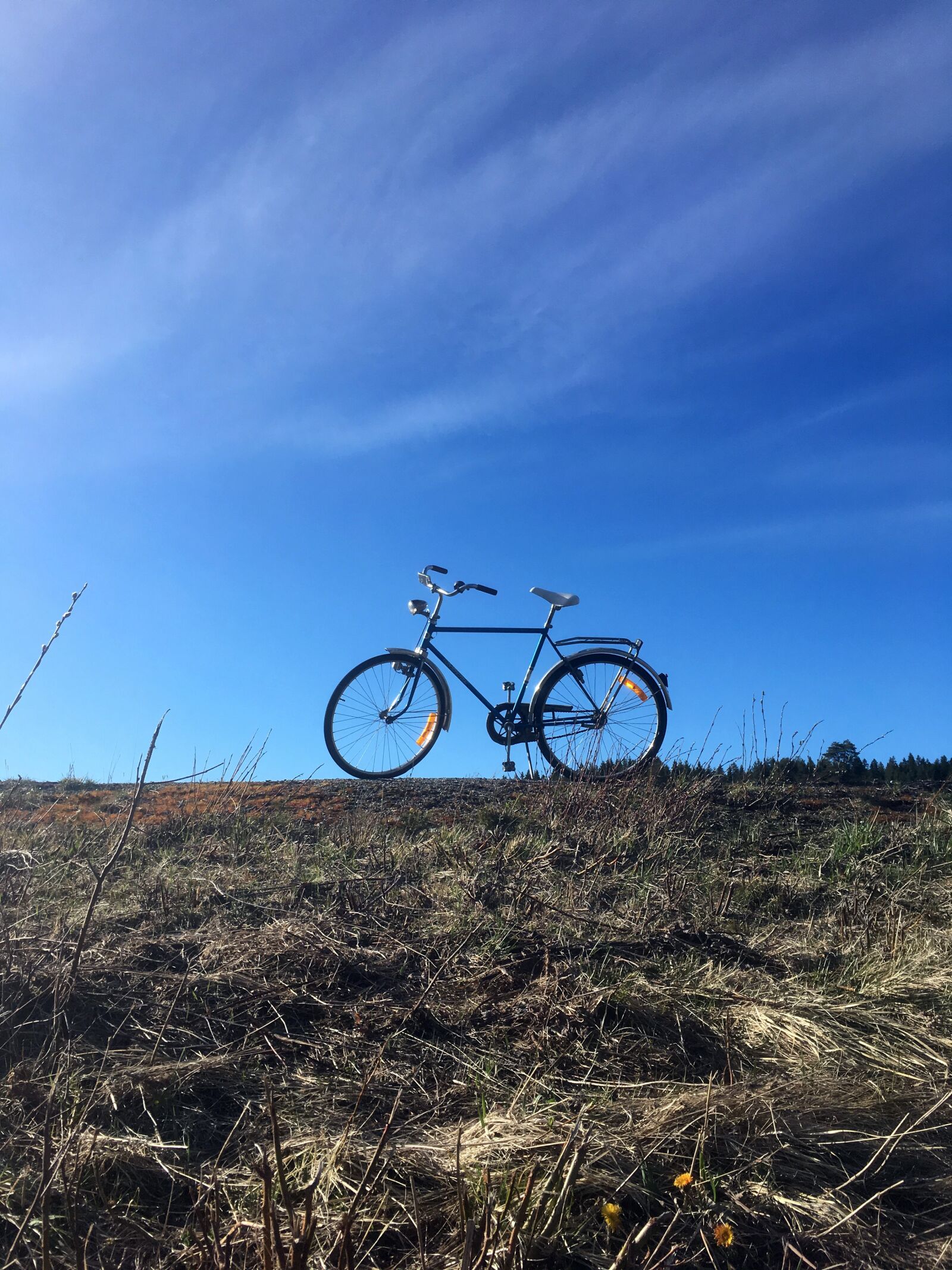 iPhone SE back camera 4.15mm f/2.2 sample photo. Cycle, himmel, ultervattnet photography