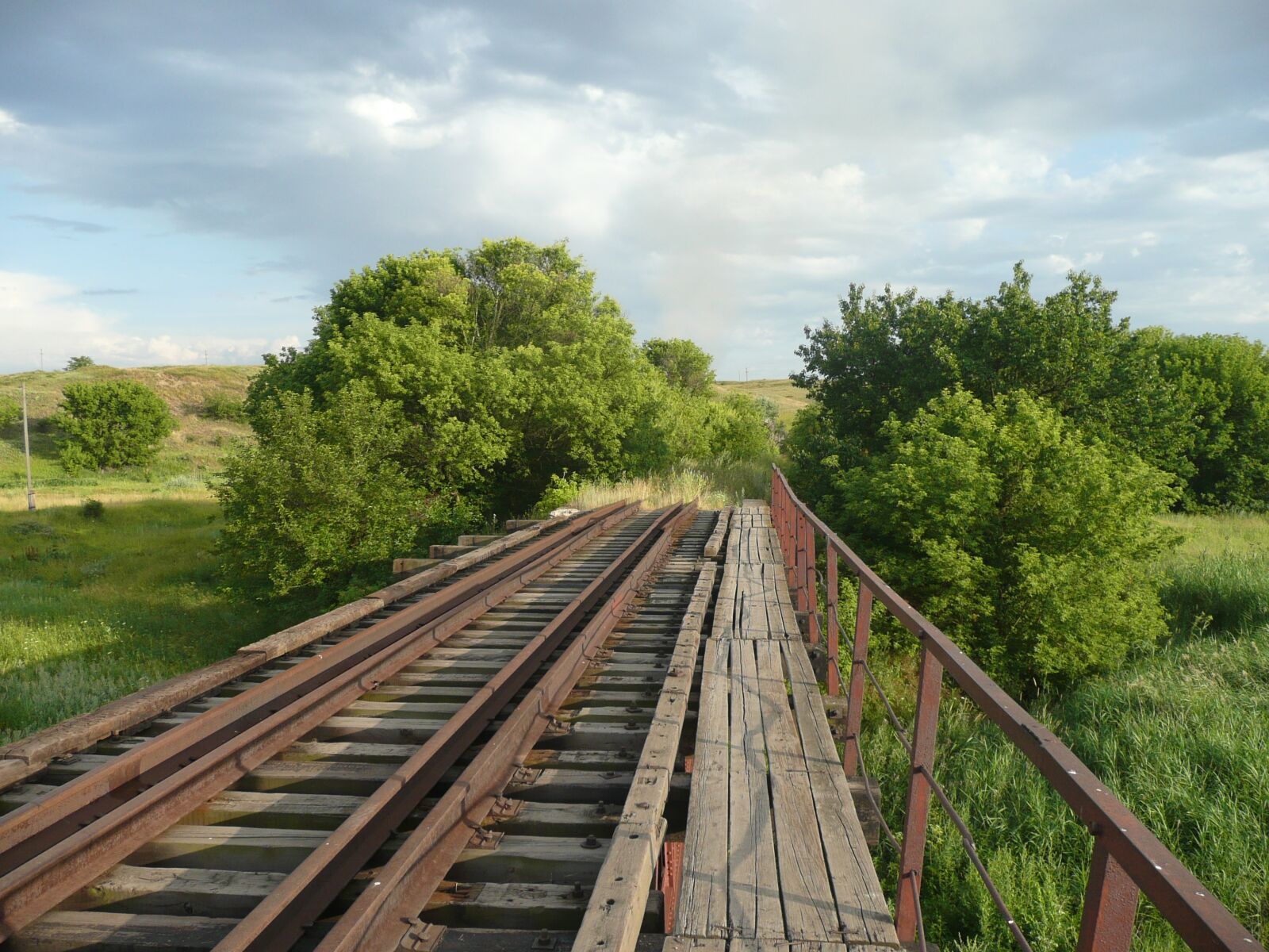 Panasonic DMC-TZ3 sample photo. Railway, bridge, farm kalinowo photography