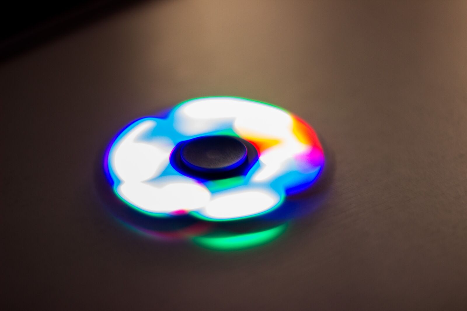 Canon EOS 600D (Rebel EOS T3i / EOS Kiss X5) + Canon EF 50mm F1.4 USM sample photo. Hand spinner, led, light photography