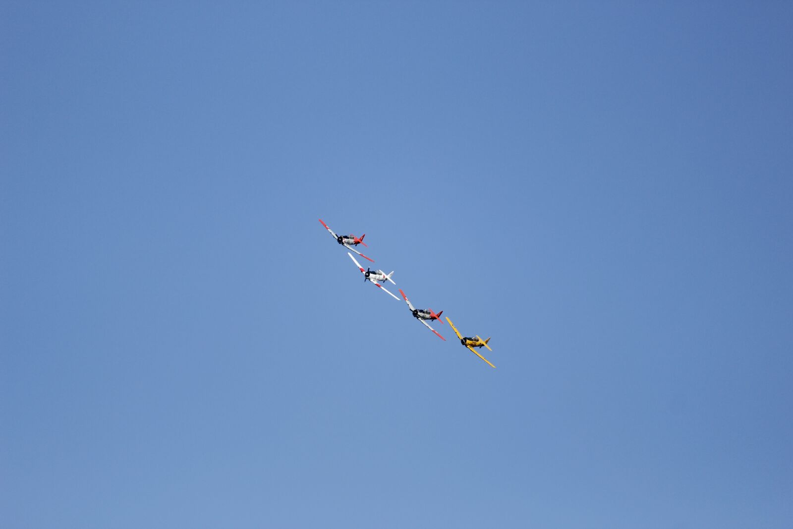 Canon EOS 600D (Rebel EOS T3i / EOS Kiss X5) sample photo. Planes, aerobatics, flight photography