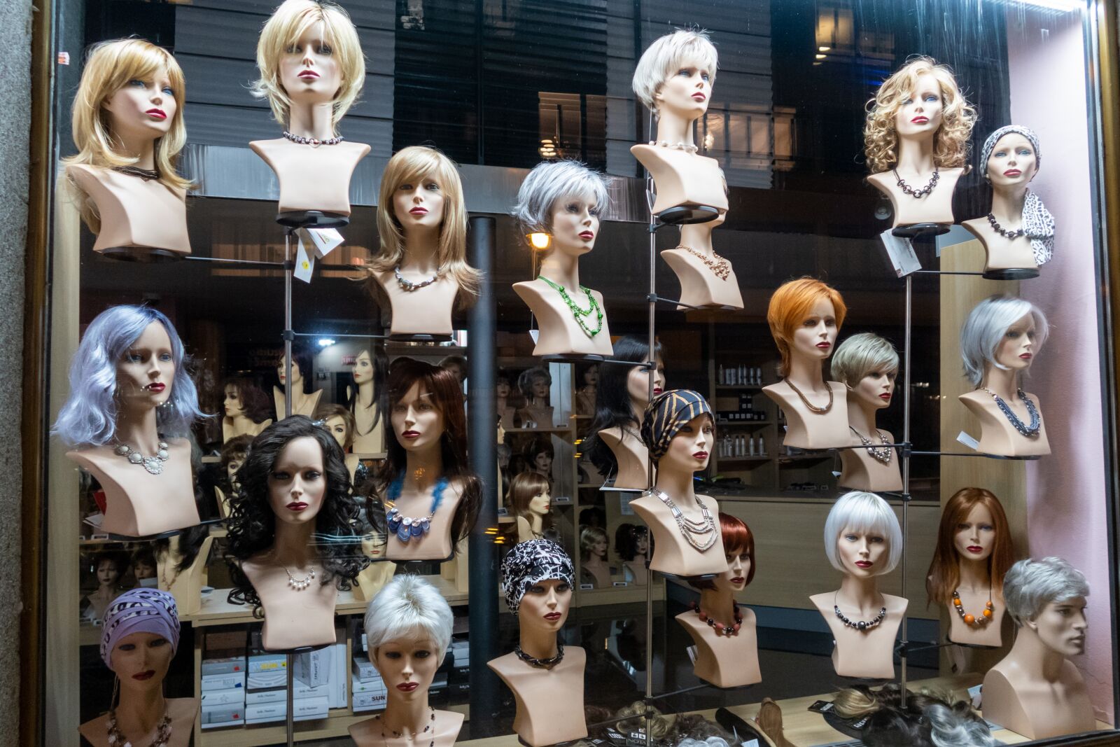 Canon PowerShot G7 X Mark II sample photo. Wig shop, heads, mannequin photography