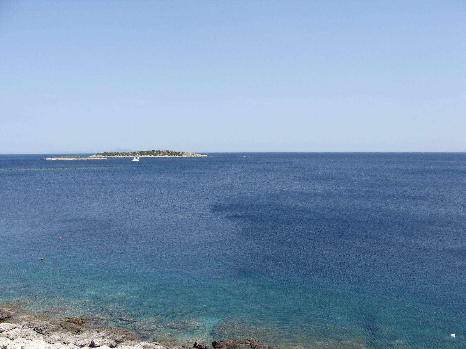 Sony Cyber-shot DSC-H10 sample photo. Sea, panorama, island photography