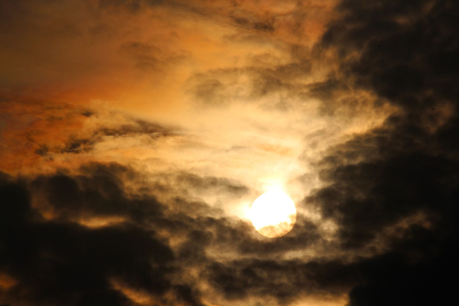Canon EOS 700D (EOS Rebel T5i / EOS Kiss X7i) sample photo. Sun, cloud, sky photography