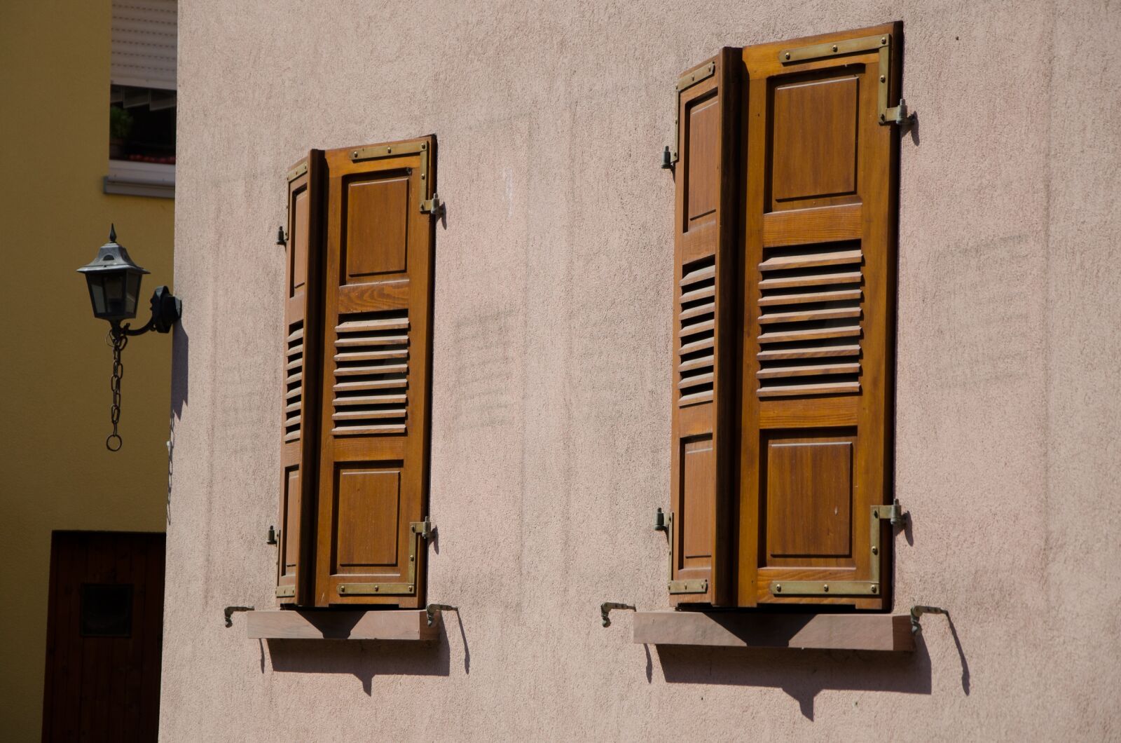 Nikon D5100 sample photo. Shutters, midday sun, high photography