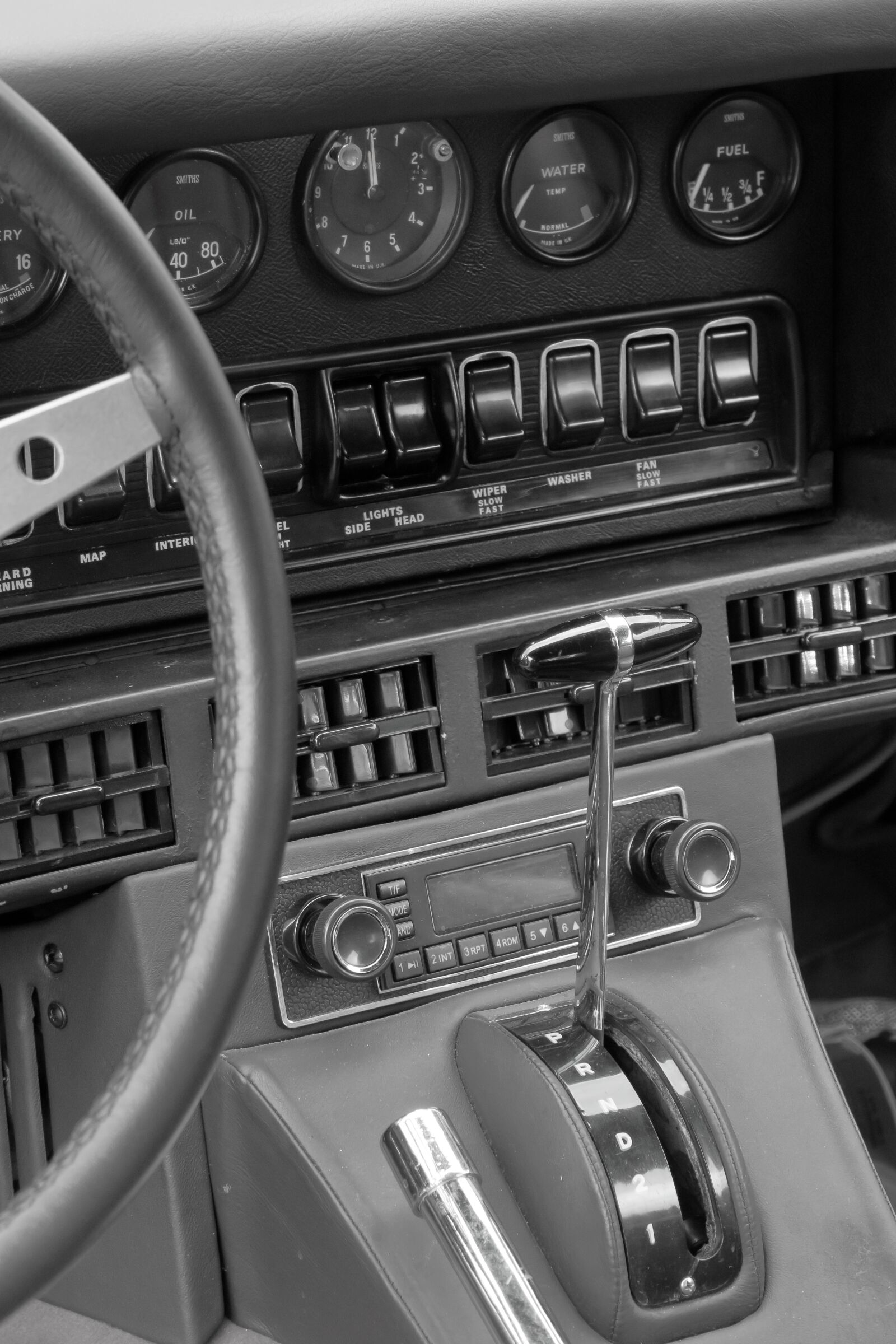 Canon PowerShot G3 X sample photo. Jaguar, e type, interior photography