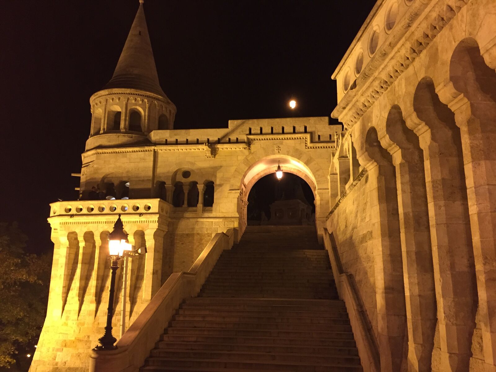 iPhone 6 back camera 4.15mm f/2.2 sample photo. Budapest, hungary, night photography