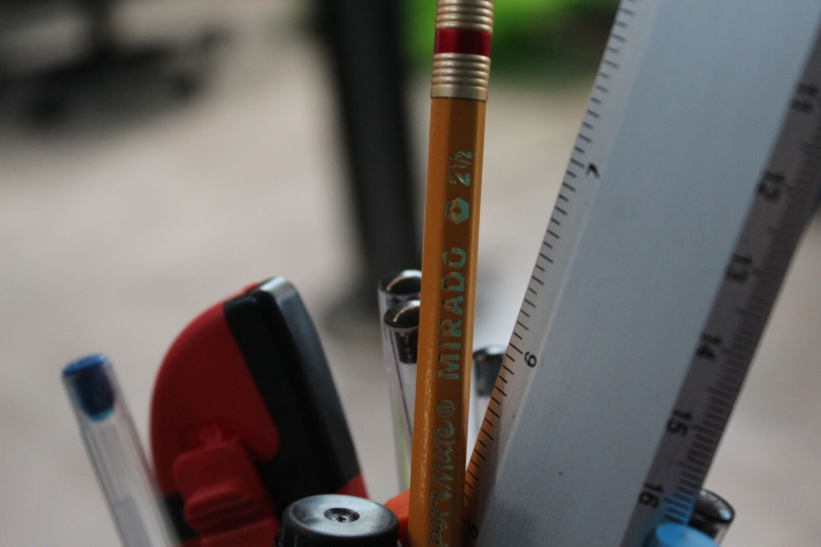 Canon EOS 1200D (EOS Rebel T5 / EOS Kiss X70 / EOS Hi) sample photo. Cutter, dark, mexico, office photography