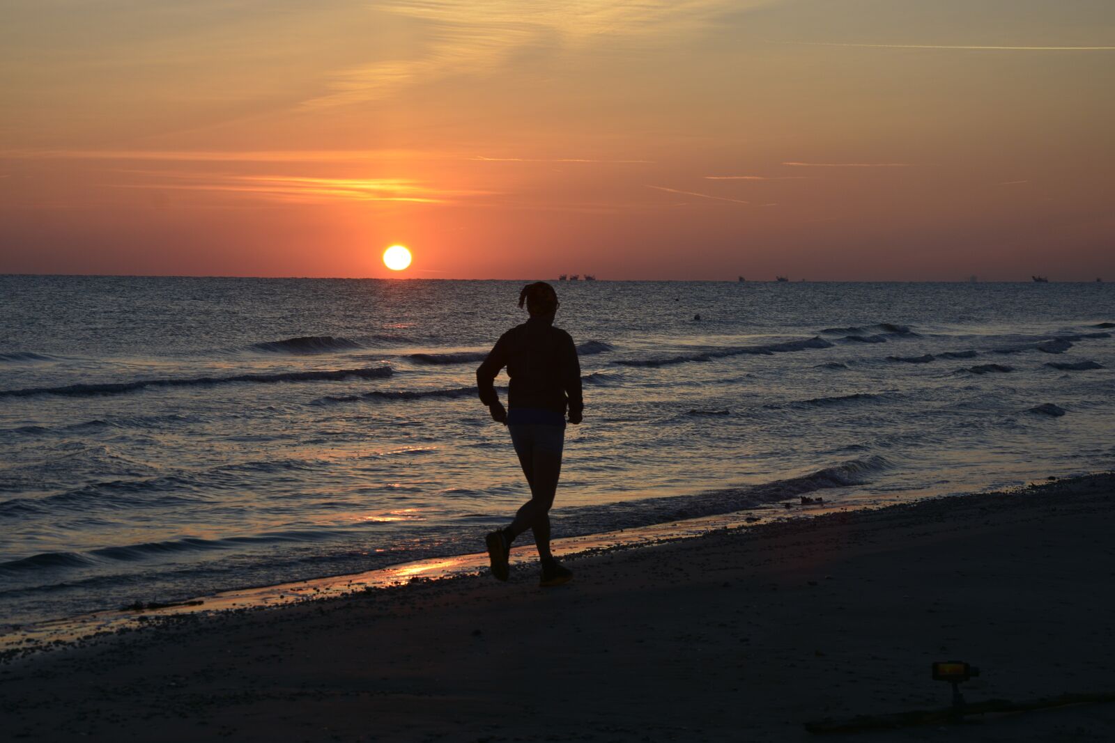 Nikon D7100 sample photo. Man, running, beach photography
