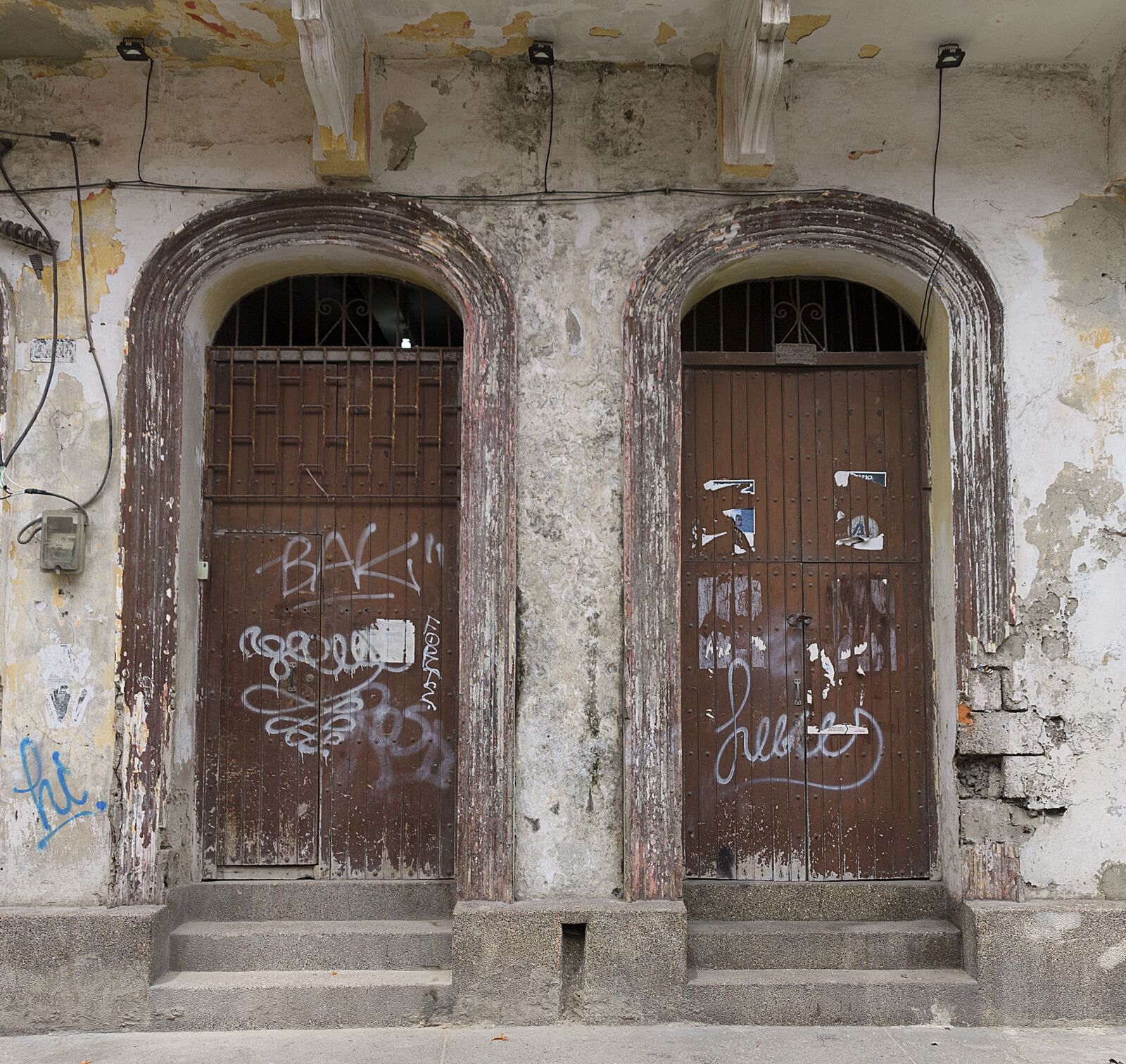 Canon EOS 1100D (EOS Rebel T3 / EOS Kiss X50) sample photo. Doors, architecture, colonial photography