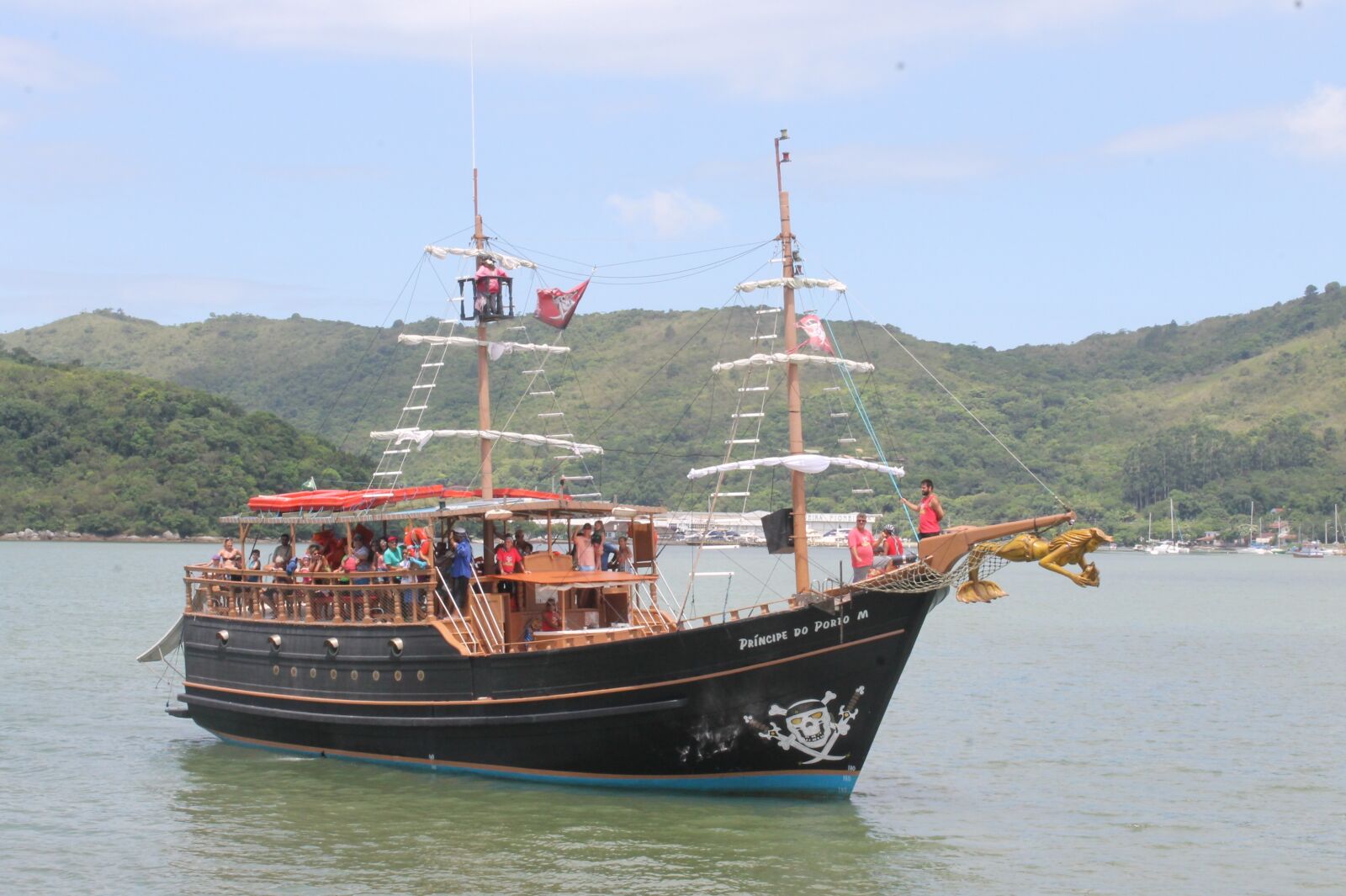 Canon EOS 1100D (EOS Rebel T3 / EOS Kiss X50) sample photo. Boat, pirate, sea photography