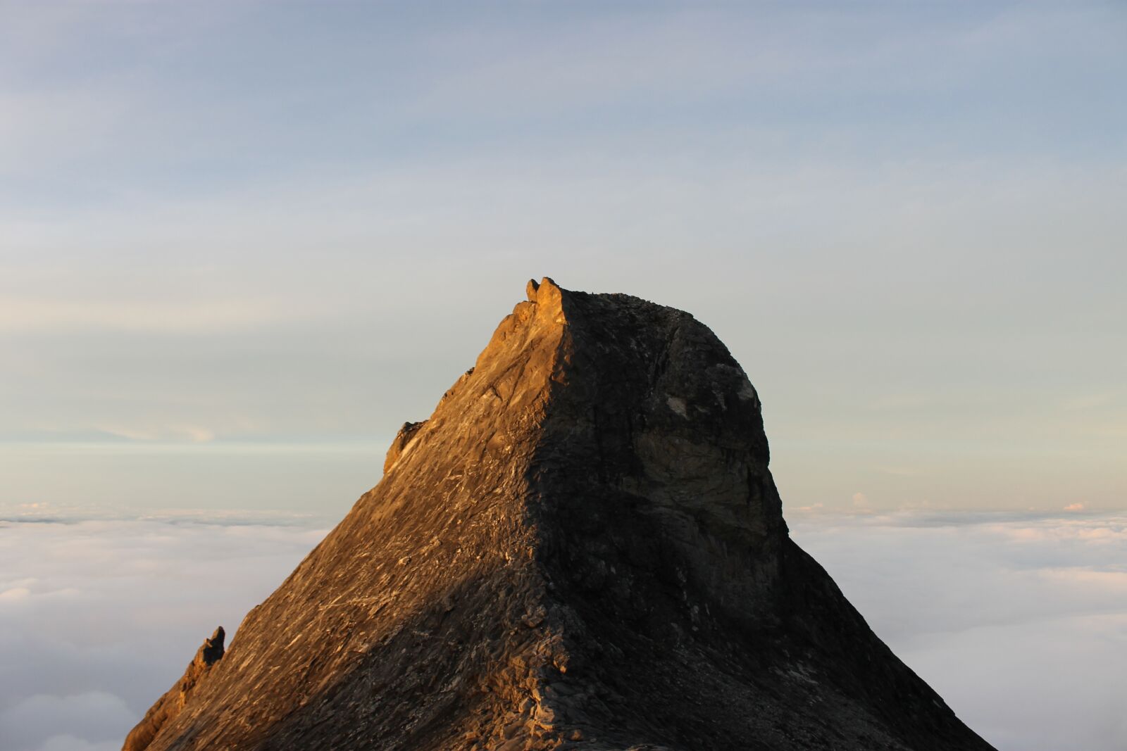 Canon EOS 1100D (EOS Rebel T3 / EOS Kiss X50) sample photo. Mountain, peak, sunrise photography