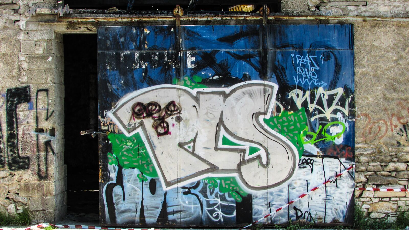 Canon PowerShot SX400 IS sample photo. Graffiti, door, factory photography