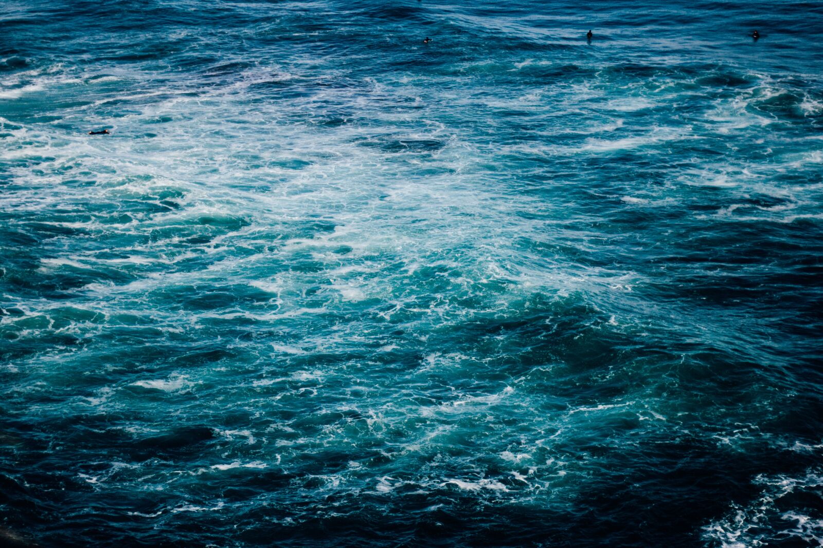 Canon EOS 60D + Canon EF 50mm F1.8 STM sample photo. Ocean, sea, surfers photography