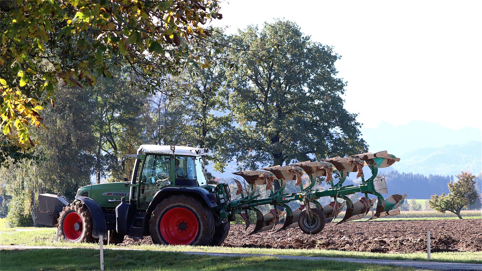 Canon EOS 77D (EOS 9000D / EOS 770D) + Canon EF 70-300 F4-5.6 IS II USM sample photo. Fendt, tractor, tractors photography