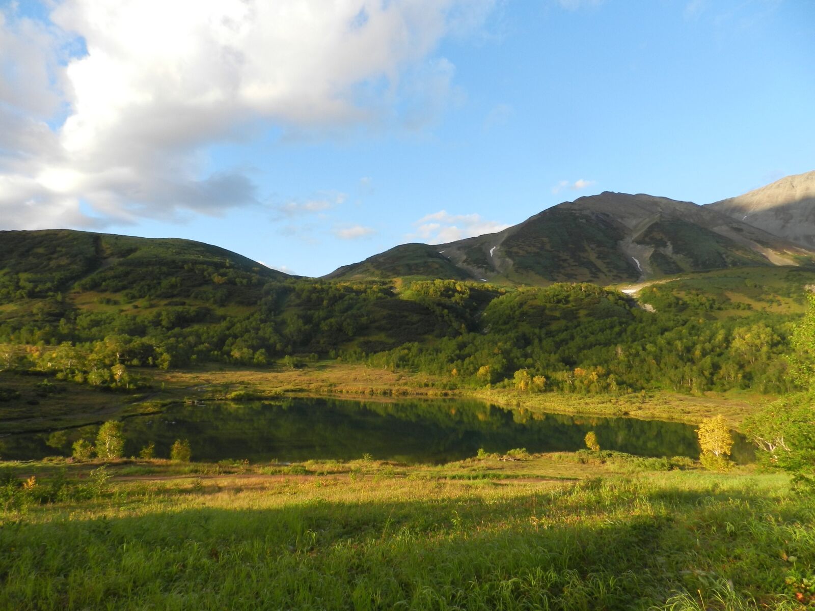 Nikon Coolpix P500 sample photo. Mountains, lake, forest photography