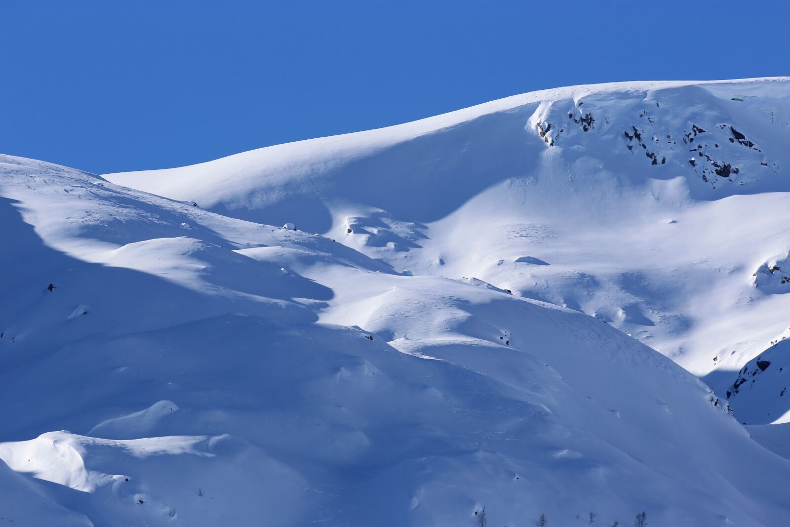 Canon EF 400mm F2.8L IS USM sample photo. Blue, skies, snow, snowy photography