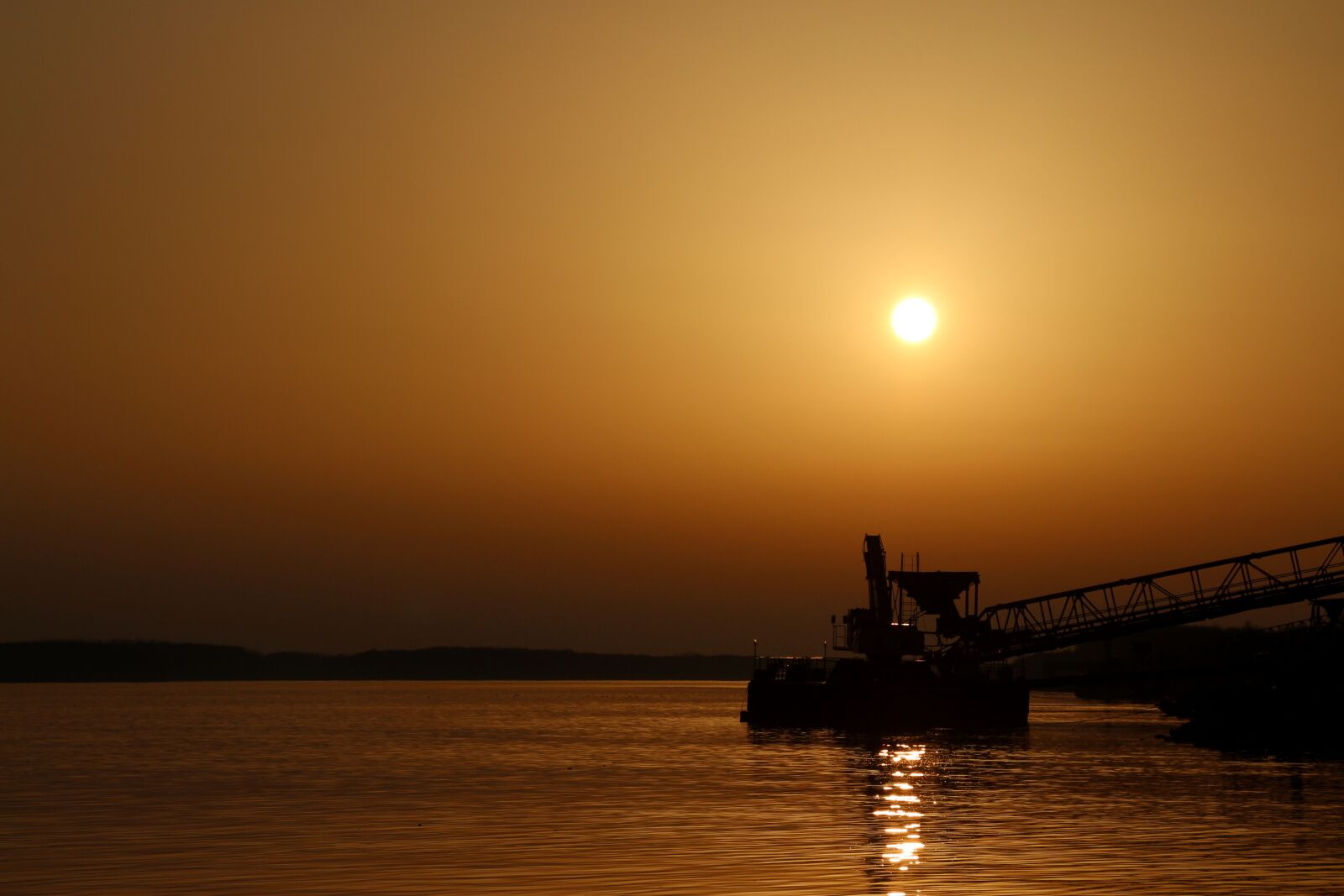 Canon EOS 700D (EOS Rebel T5i / EOS Kiss X7i) sample photo. Vessel, water, sunset photography