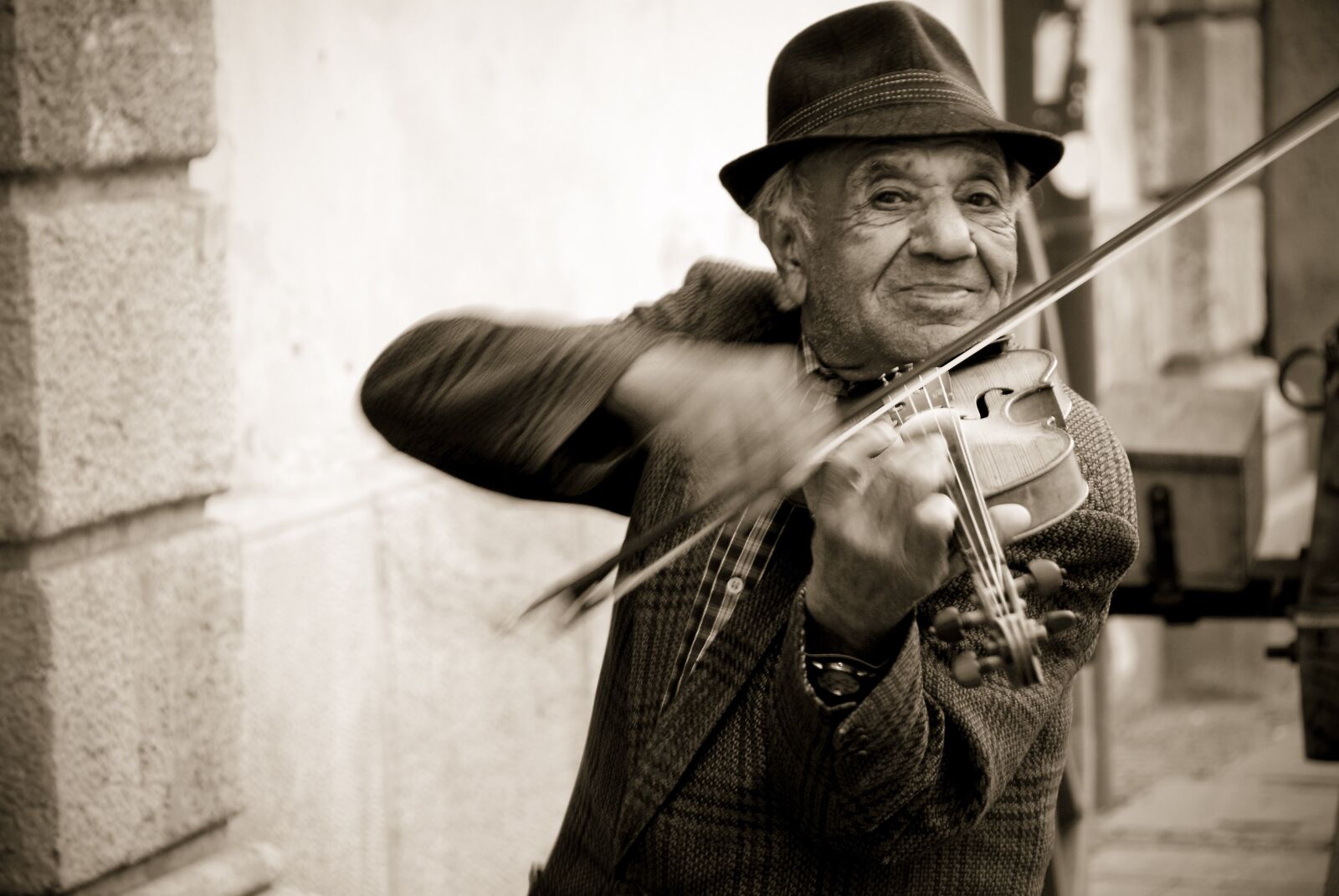 Nikon D80 sample photo. Man, violin, street musicians photography