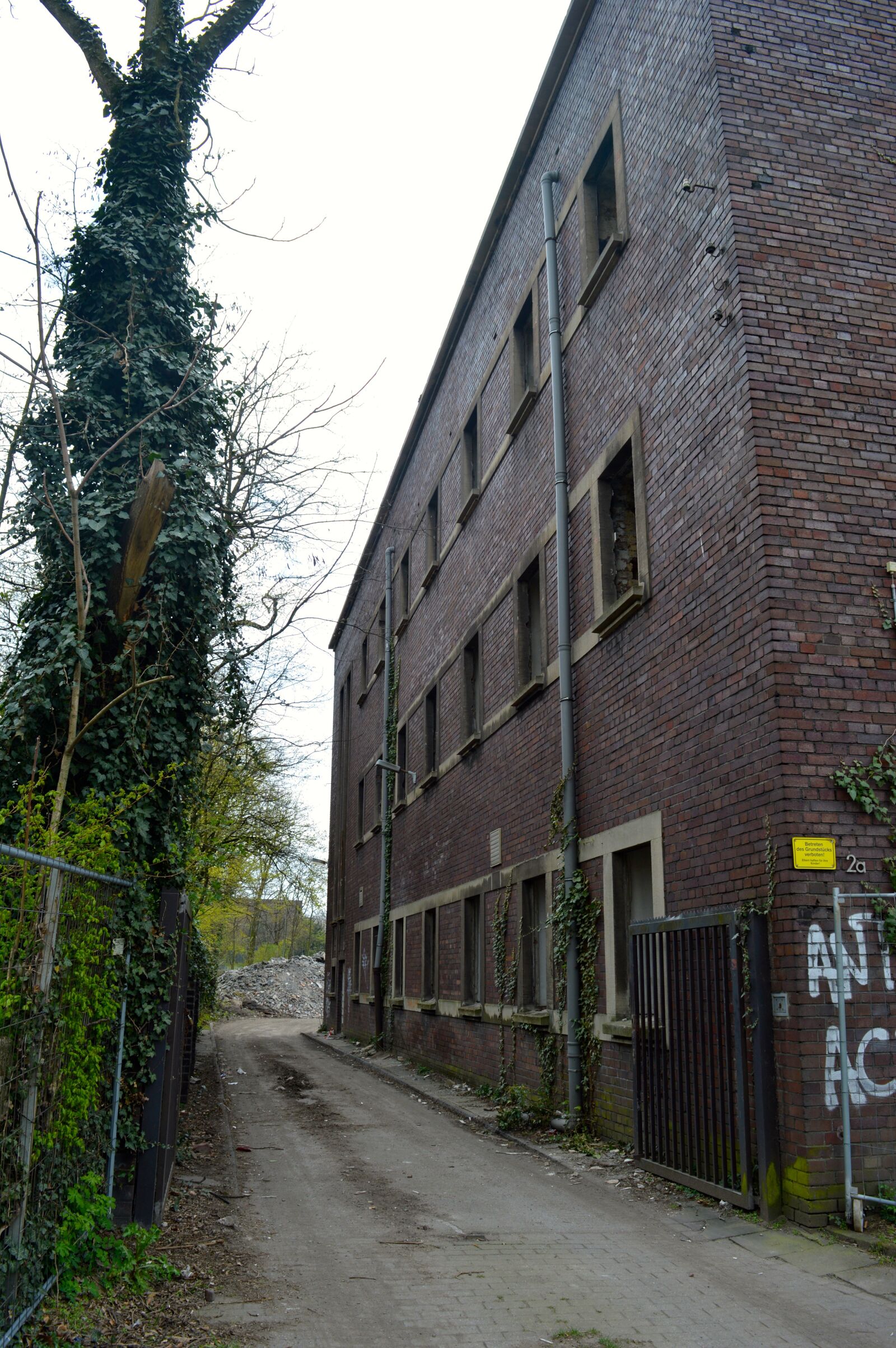 Nikon D3200 sample photo. Building, road, swimming pool photography