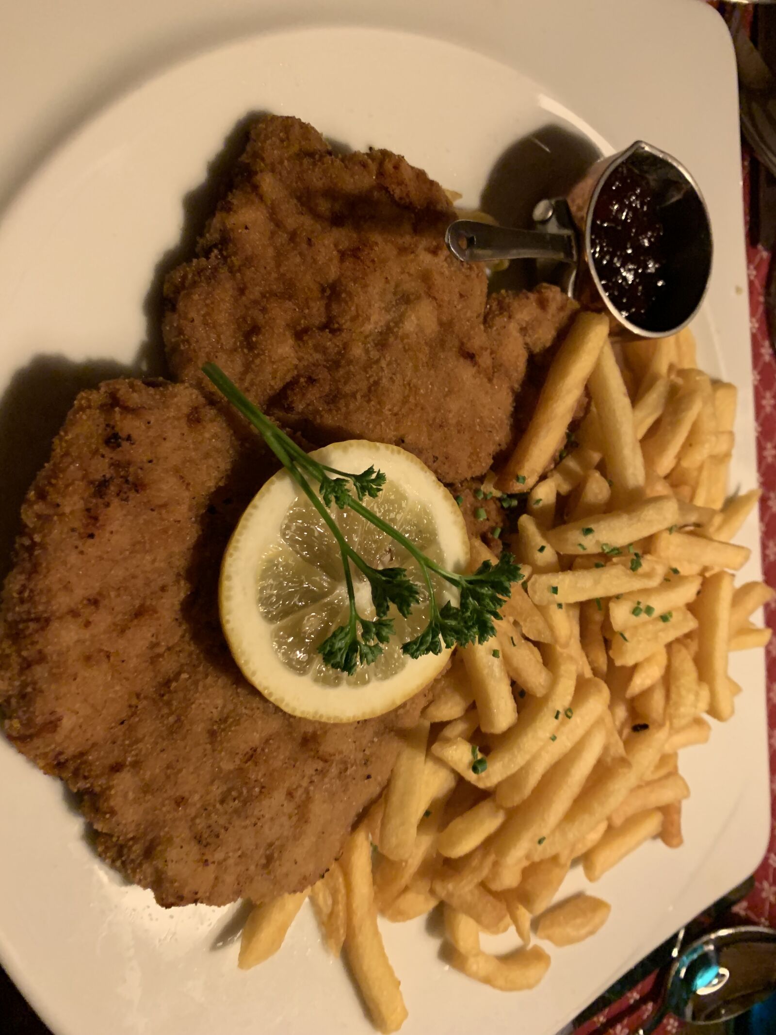 Apple iPhone XR sample photo. Schnitzel, french, eat photography