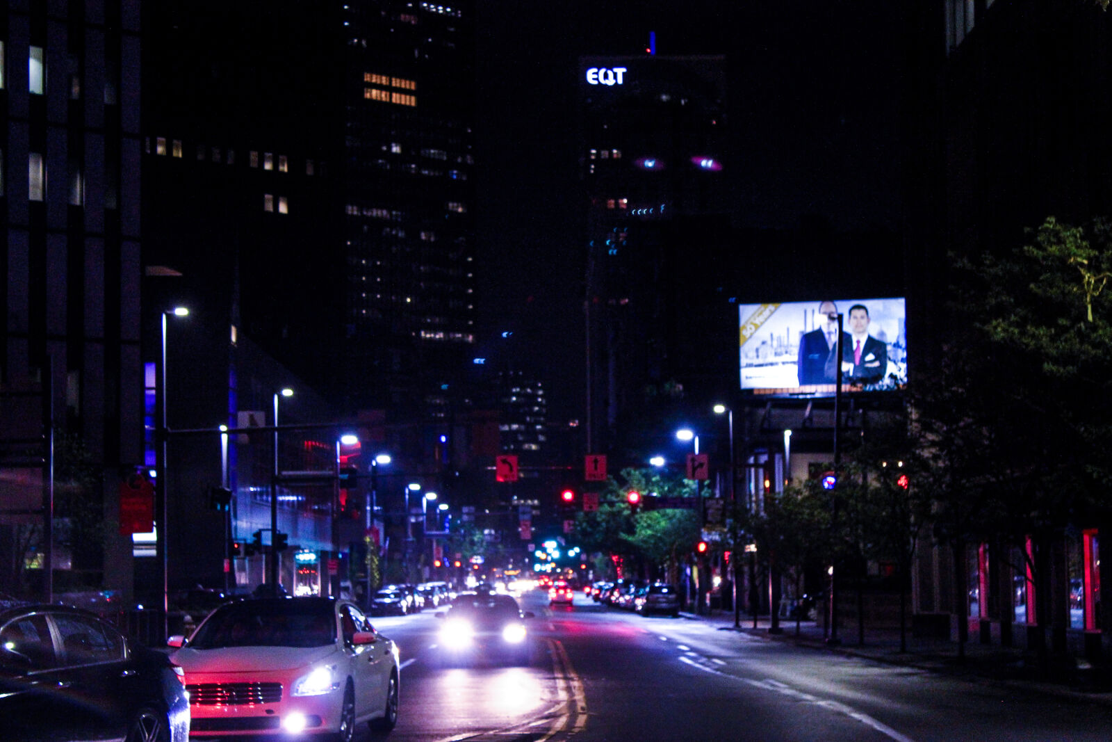 Canon EOS 600D (Rebel EOS T3i / EOS Kiss X5) sample photo. City, downtown, lights, night photography