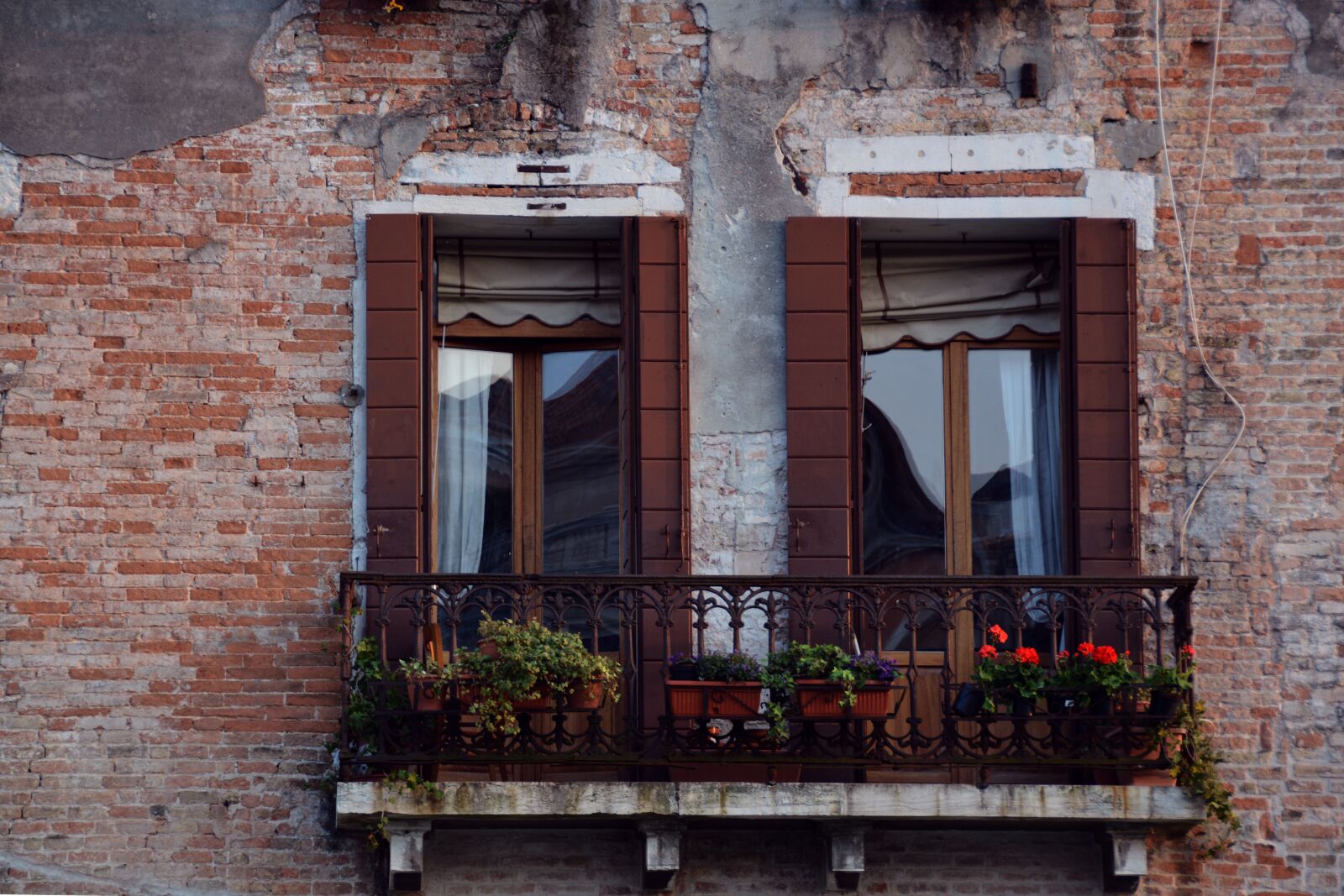 Nikon D7100 sample photo. Architecture, brick, window photography