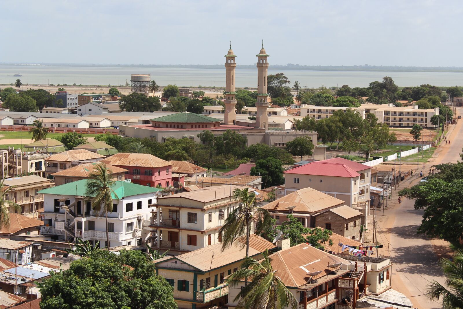 Canon EOS 600D (Rebel EOS T3i / EOS Kiss X5) sample photo. Cityscape, banjul, africa photography
