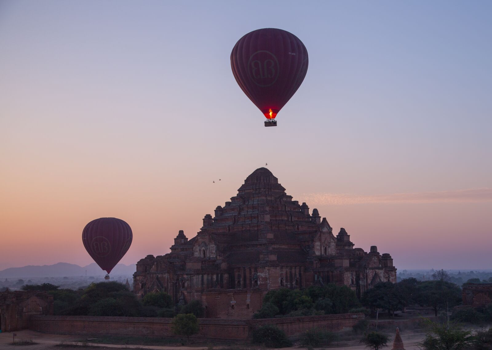 Canon EF 24-105mm F4L IS USM sample photo. Burma, bagan, temple photography