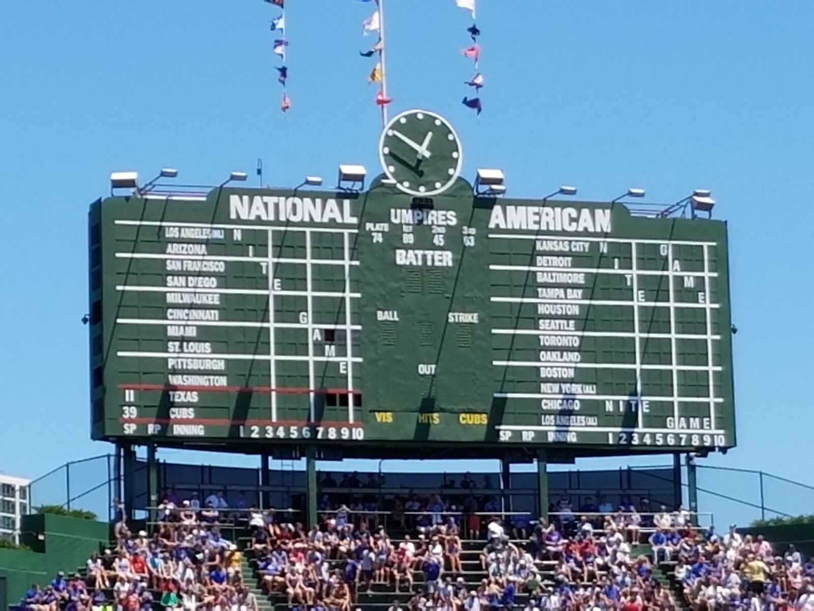 Samsung Galaxy S7 sample photo. Wrigley, scoreboard photography