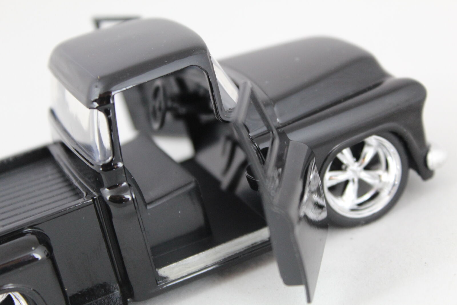 Canon EOS 600D (Rebel EOS T3i / EOS Kiss X5) sample photo. Small, truck photography