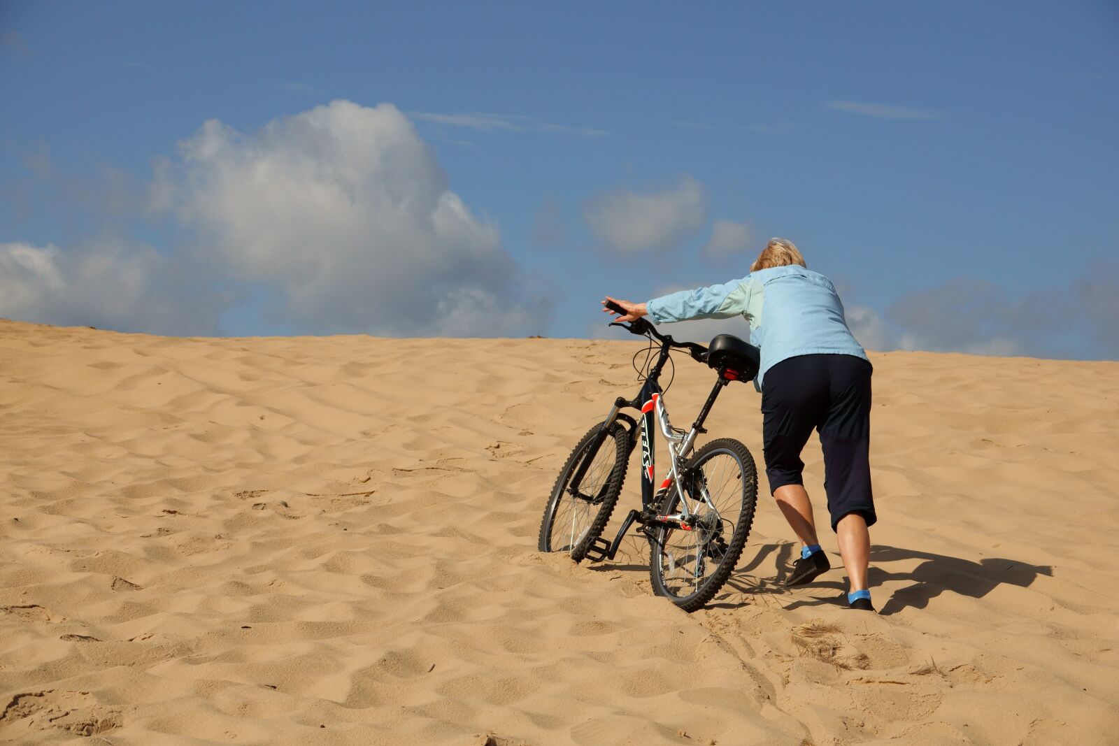Sony Cyber-shot DSC-RX10 IV sample photo. Cycling, desert, sand photography