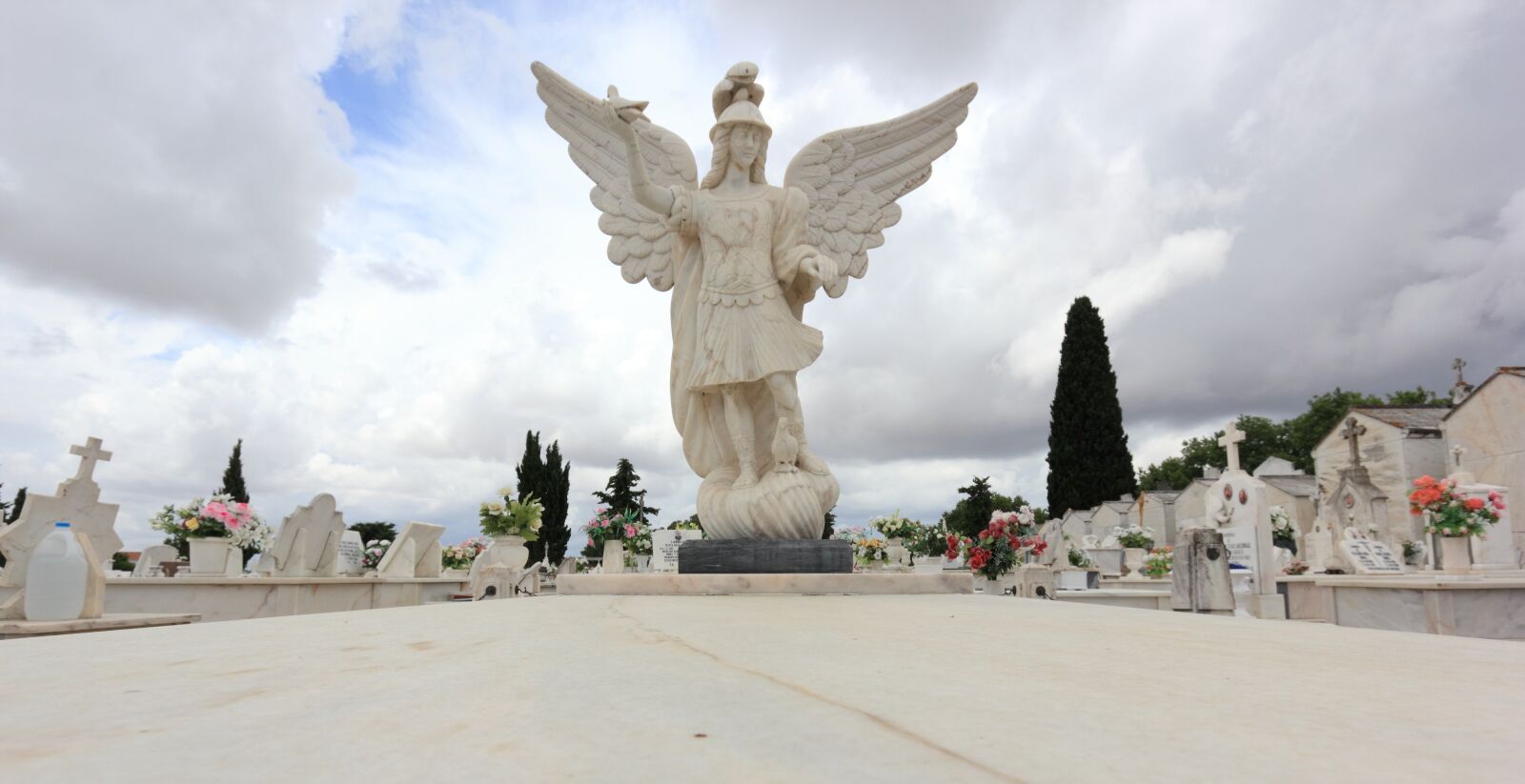 Canon EOS 550D (EOS Rebel T2i / EOS Kiss X4) sample photo. Portugal, evora, cemetery photography